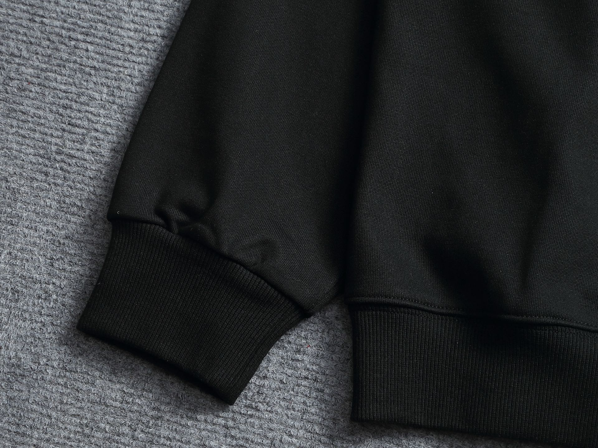 발렌시아가(Balenciaga) 배색 레터링 디스트로이드 스웨트셔츠 상의 의류