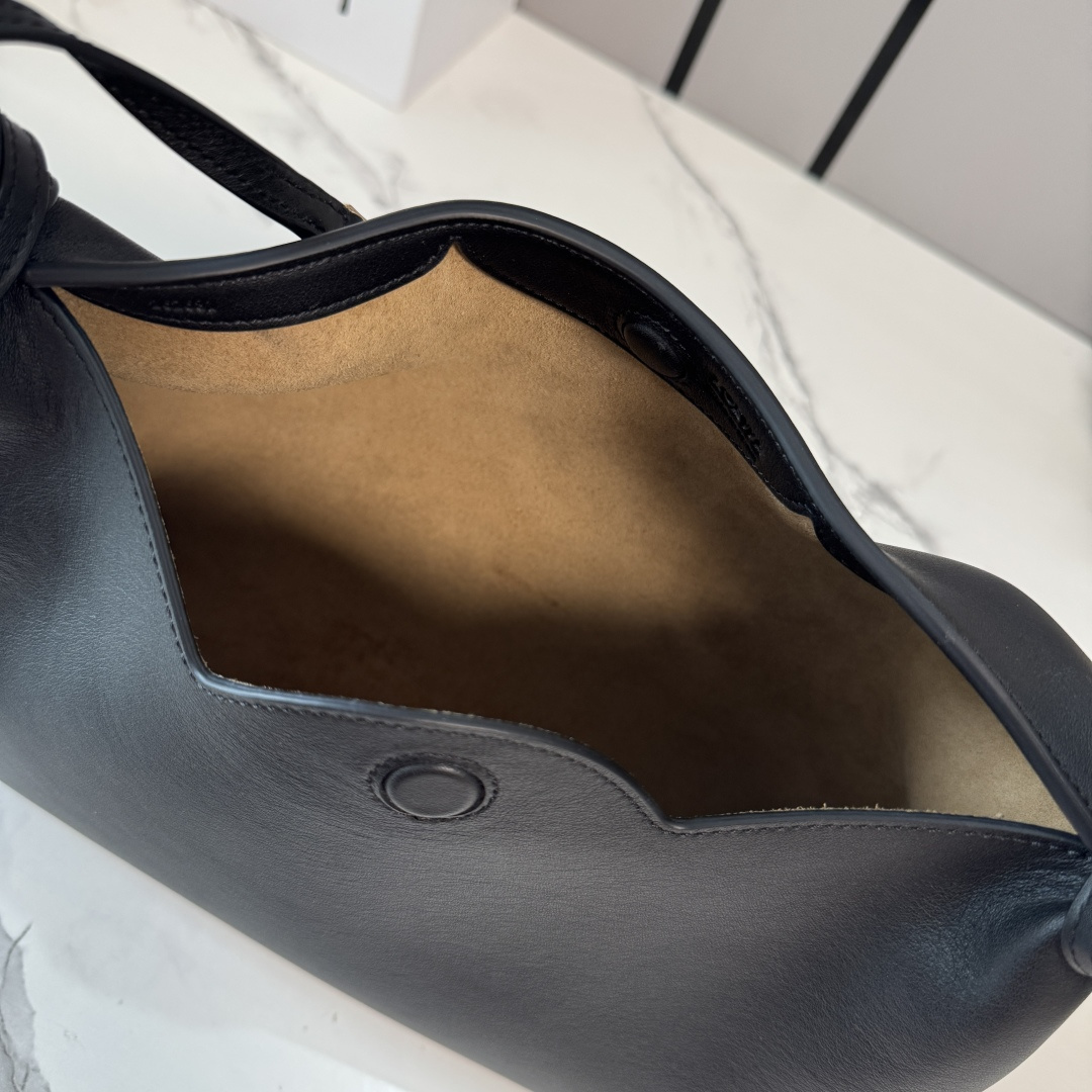 [LOEWE] 로에베 미디엄 스무스 카프스킨 스카프 백 가방 / BA603