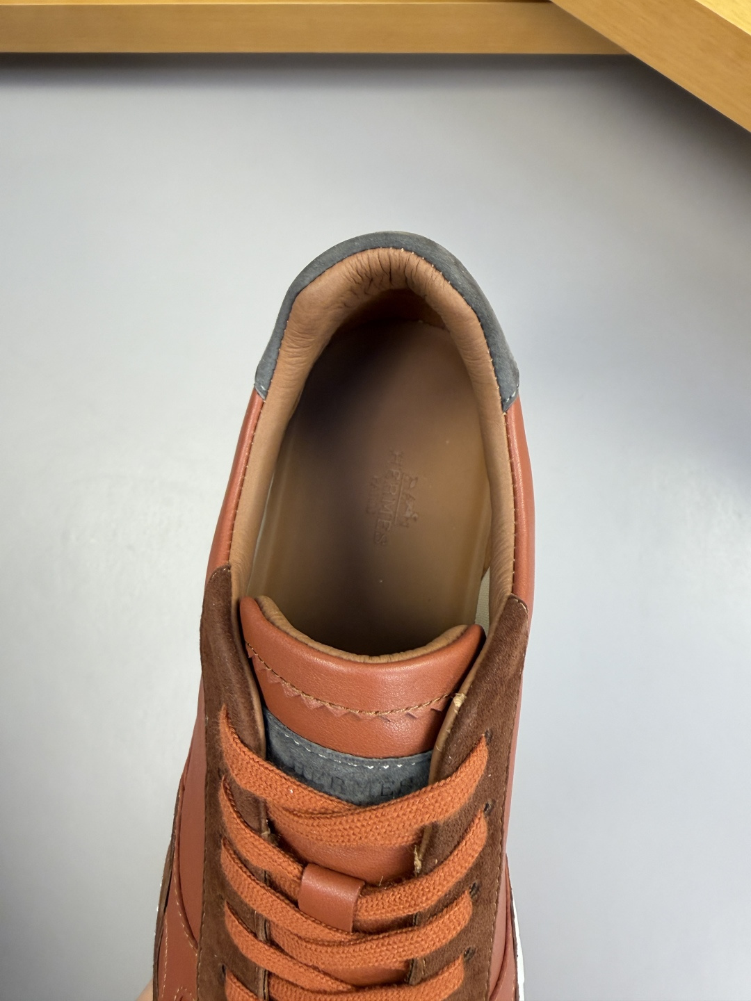 [Hermes] 에르메스 타공 나파 레더 스니커즈 신발