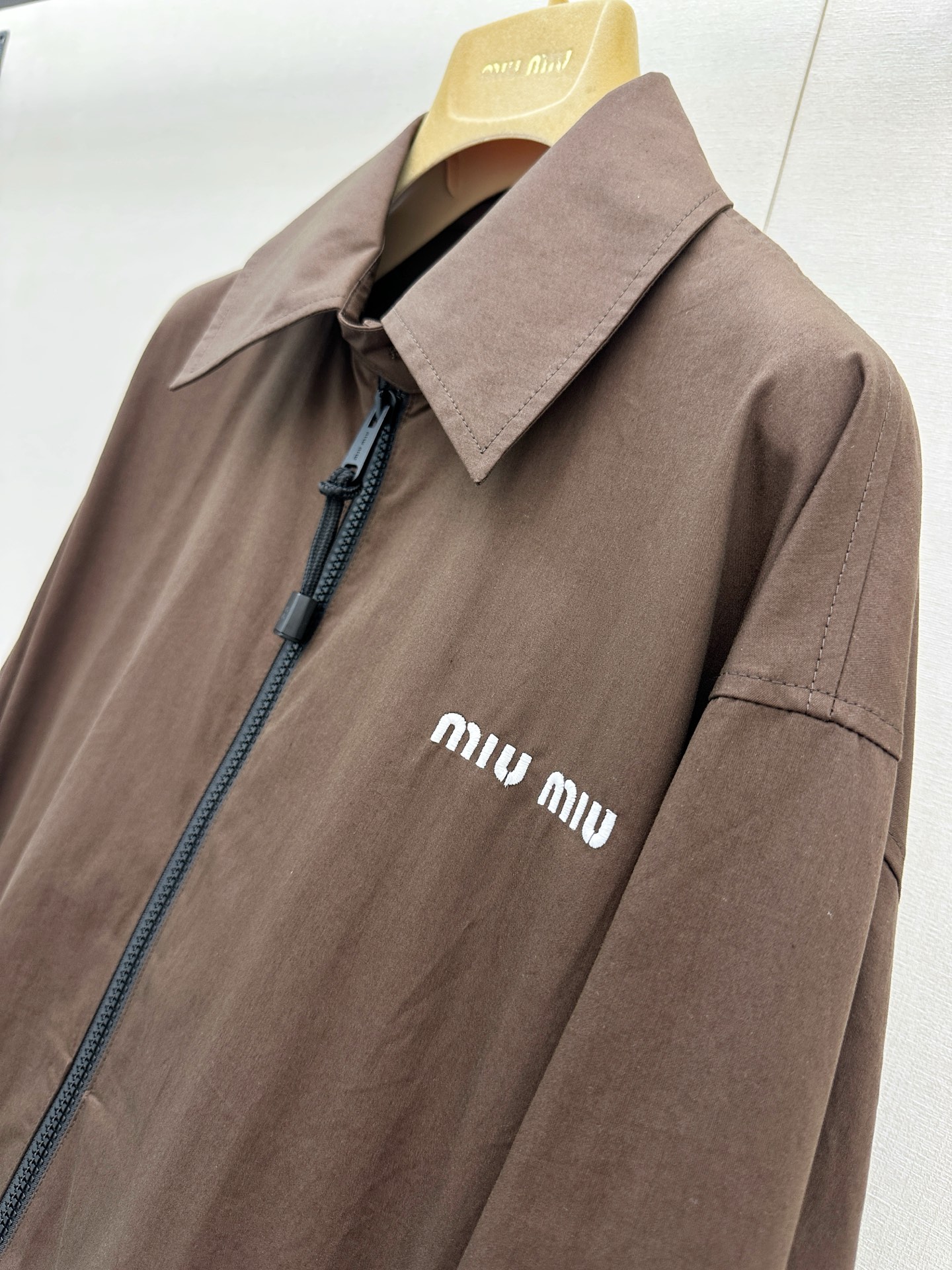 미우미우(MIU MIU) 로고 자수 집업 재킷 의류