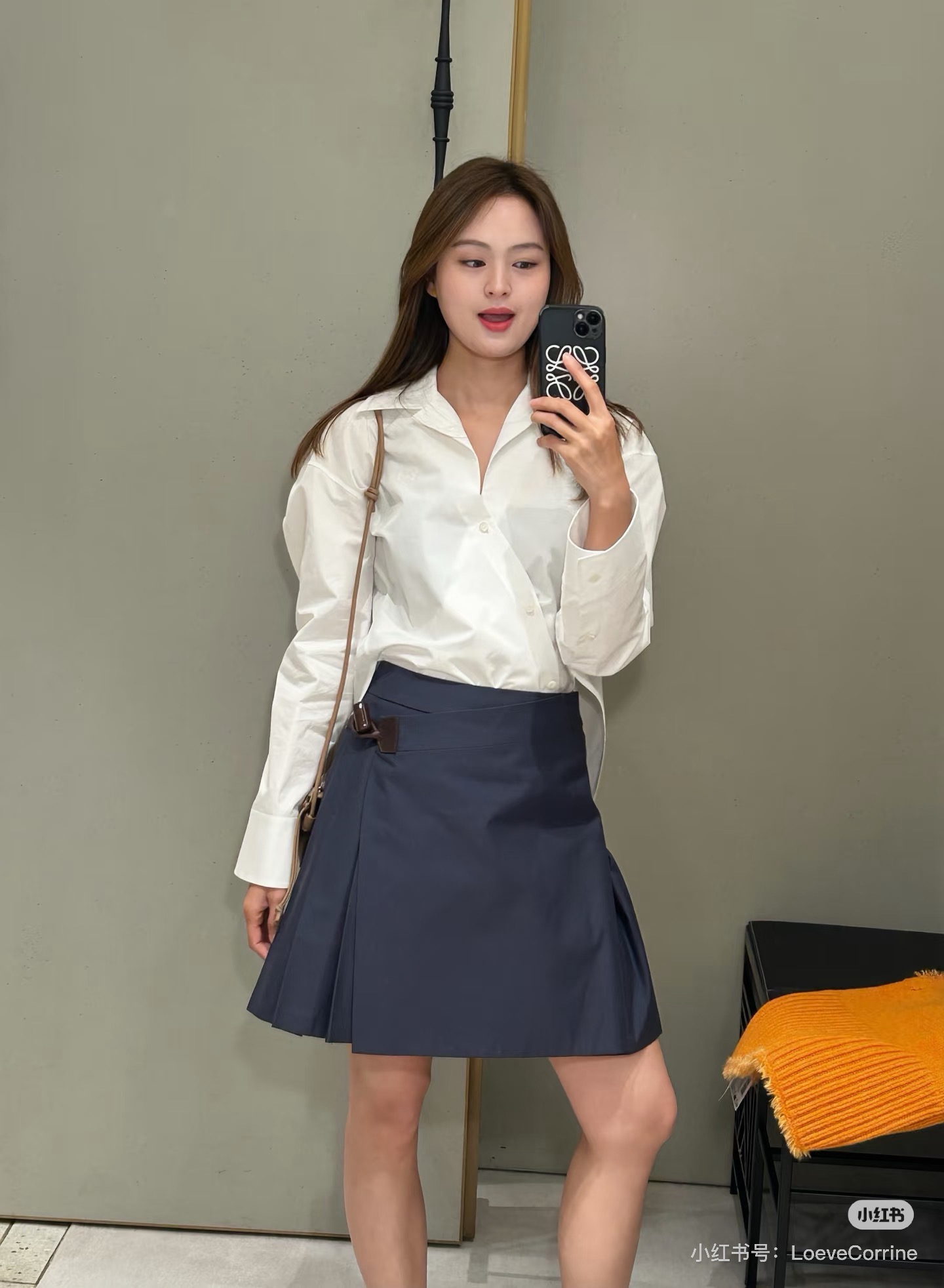 [Loewe] 로에베 26SS 비대칭 레더 버클 플리츠 스커트 치마 의류