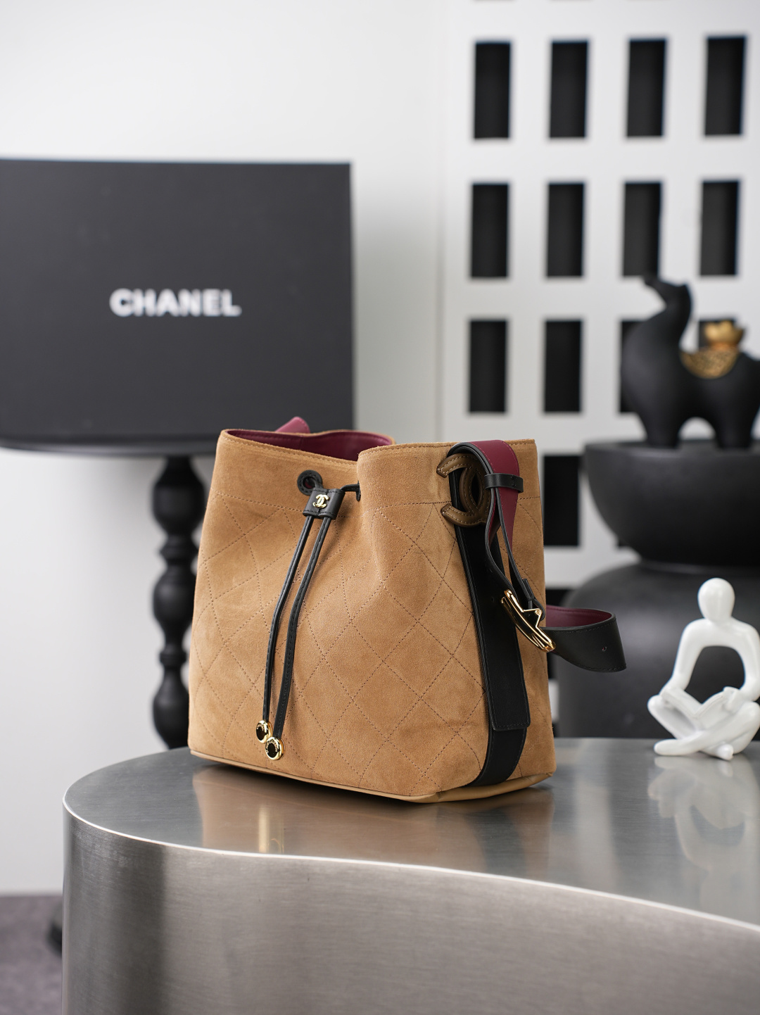 CHANEL 샤넬 26B 스웨이드 버킷백 (라지) 가방 / 6584