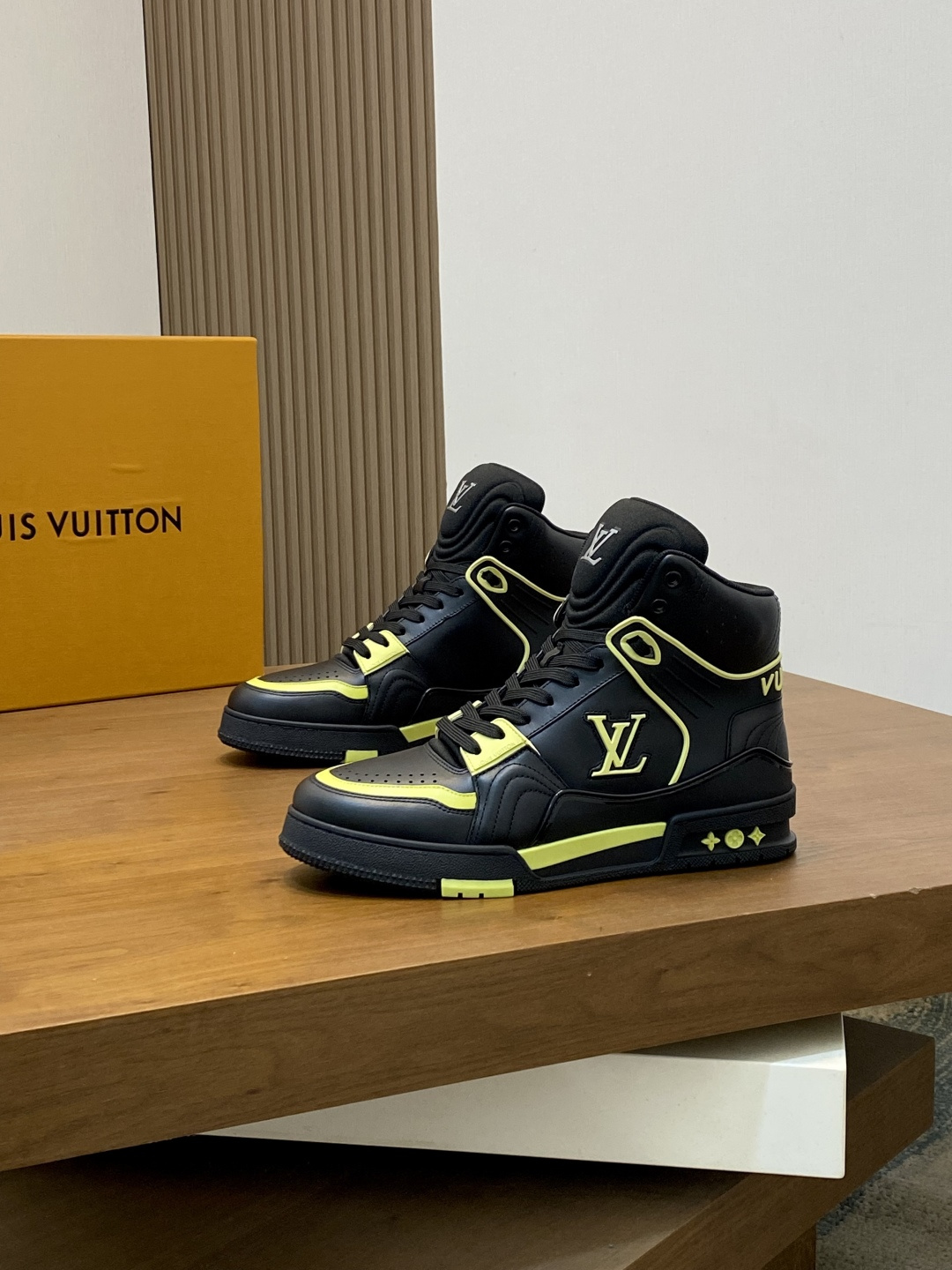 [Louis Vuitton] LV 루이비통 핸드메이드 패치워크 레더 하이탑 스니커즈 신발