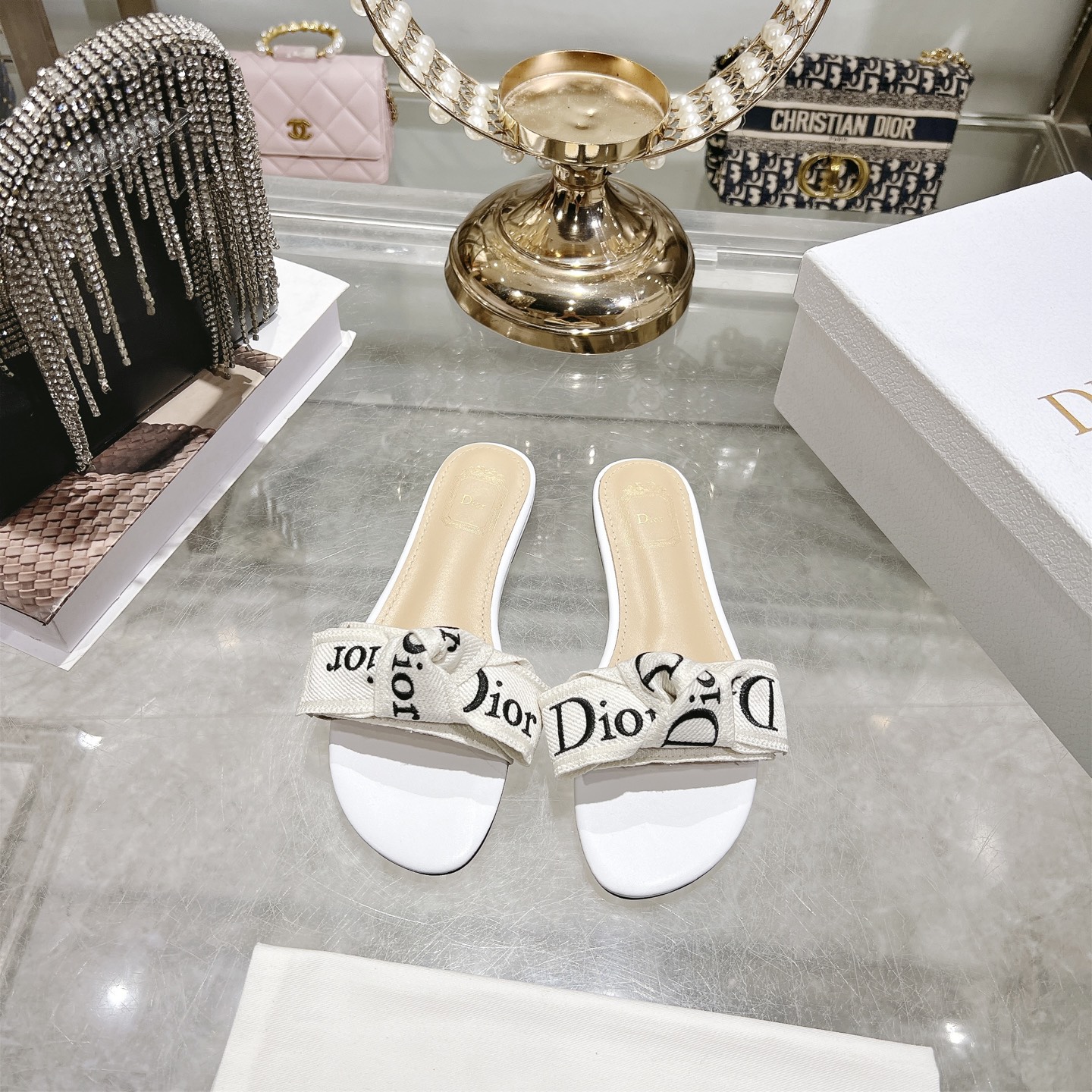 디올(DIOR) 리본 슬라이드 슬리퍼 신발