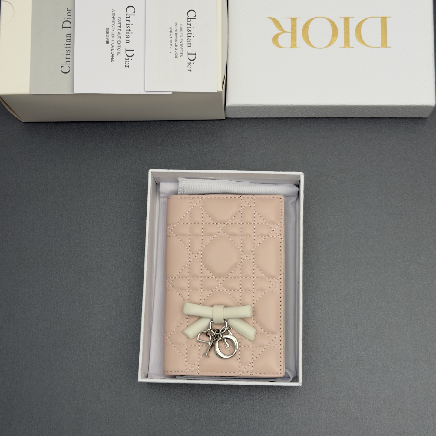 [Dior] 디올 Lady 레이디 까나쥬 램스킨 패스포트 홀더 지갑 / S2626