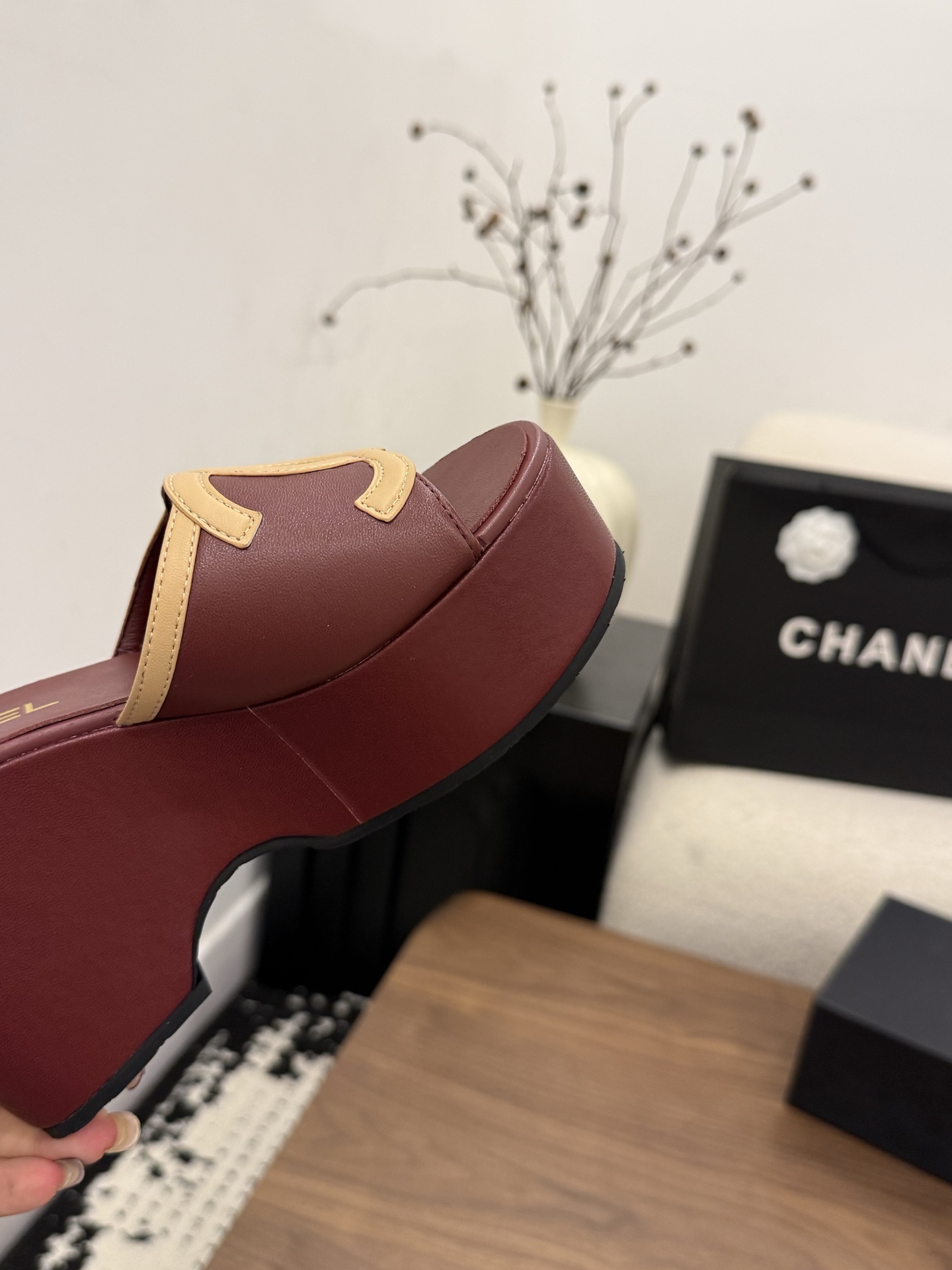 샤넬(CHANEL) 로고 플랫폼 웨지 슬리퍼 신발