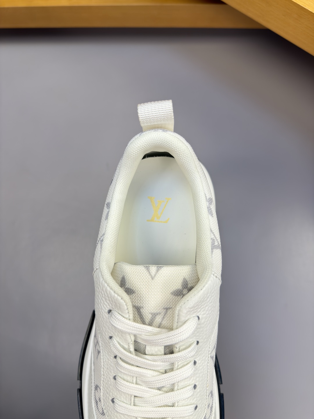 [Louis Vuitton] LV 루이비통 프리미엄 슈링크 & 하이글로시 모노그램 콤비 스니커즈 신발