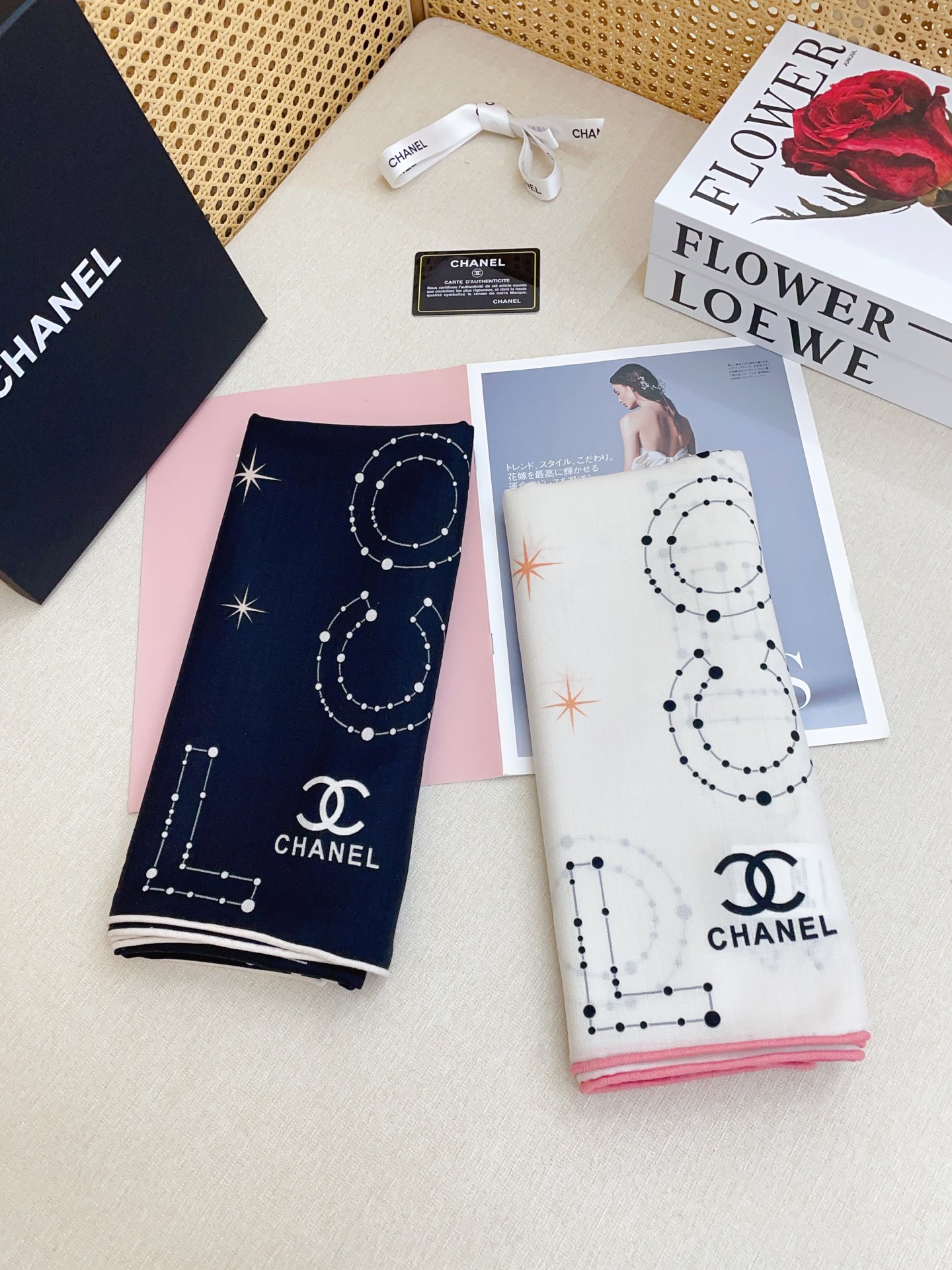 샤넬(CHANEL) 캐시미어 실크 양면 스퀘어 목도리 스카프