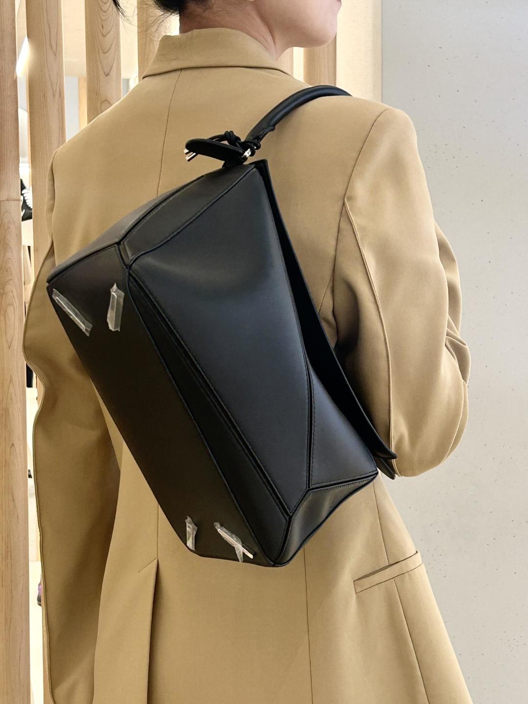 Loewe 로에베 페더라이트(Featherlight Puzzle) 퍼즐 미디엄 핸드백 가방