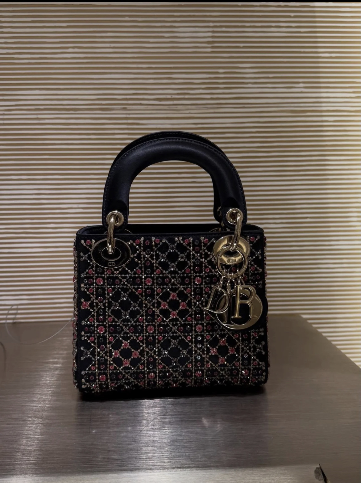 Dior 디올 레이디 디올(Lady Dior) 스몰 4구 핸드백 (블랙 비즈 자수) 가방