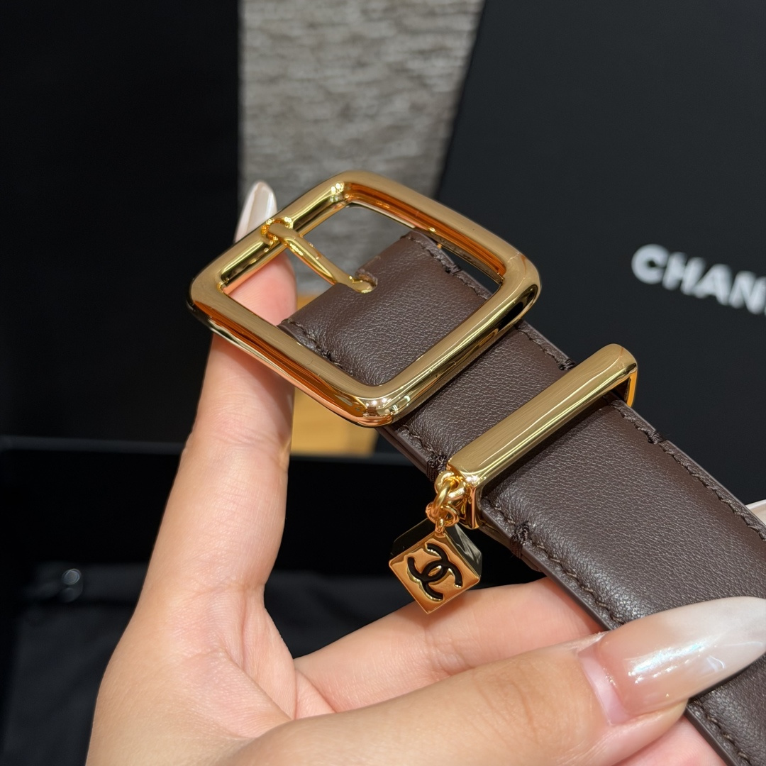 샤넬(CHANEL) 카프스킨 브라스 핀 골드 버클 벨트