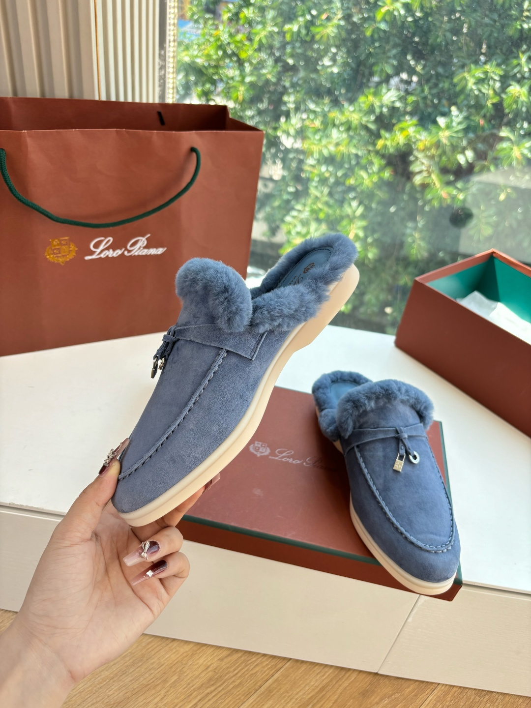 로로피아나(Loro Piana) 커플 퍼 트리밍 스웨이드 뮬 슬리퍼 신발