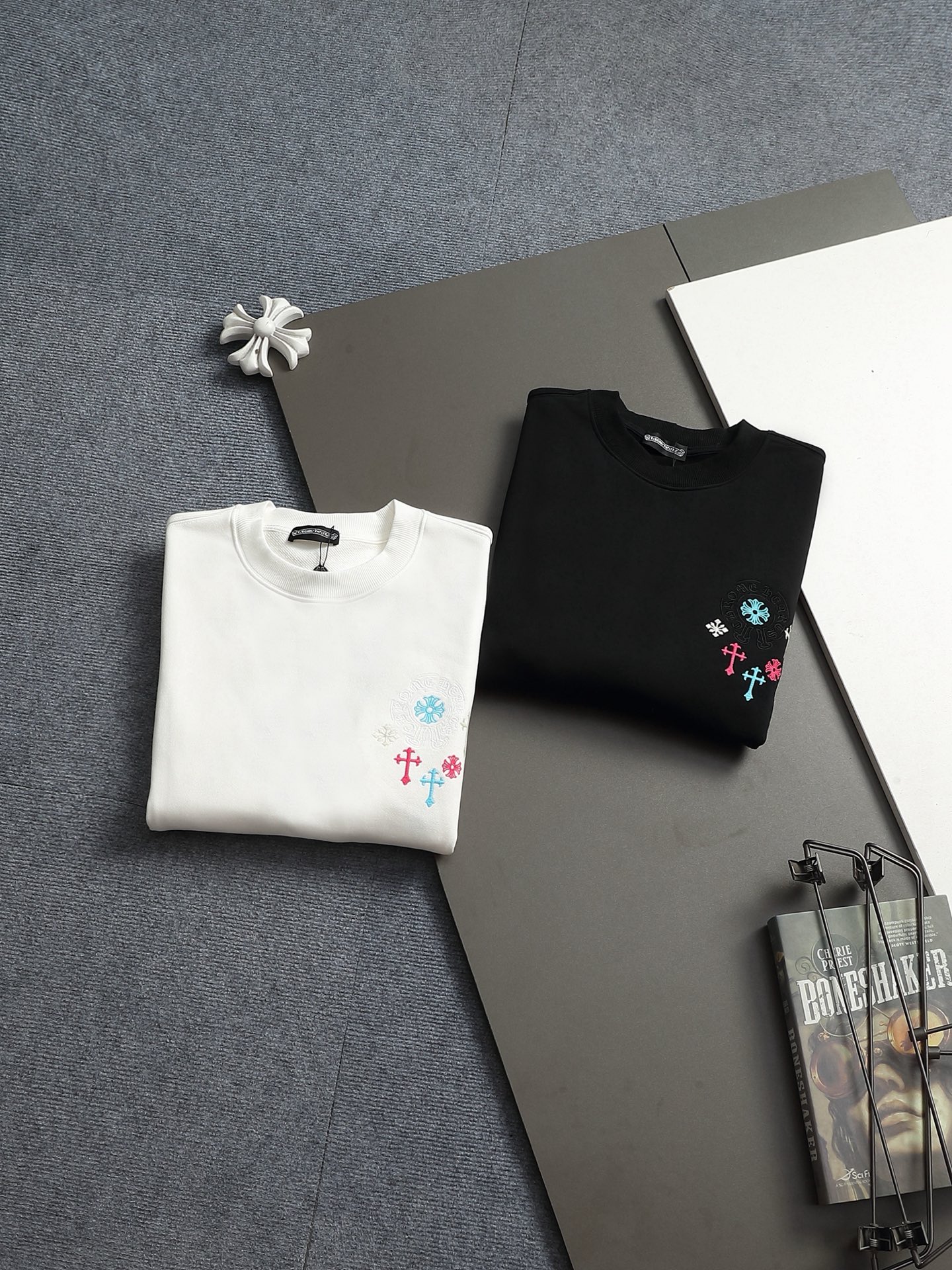 크롬하츠(CHROME HEARTS) 크로스 자수 스웨트셔츠 상의 의류
