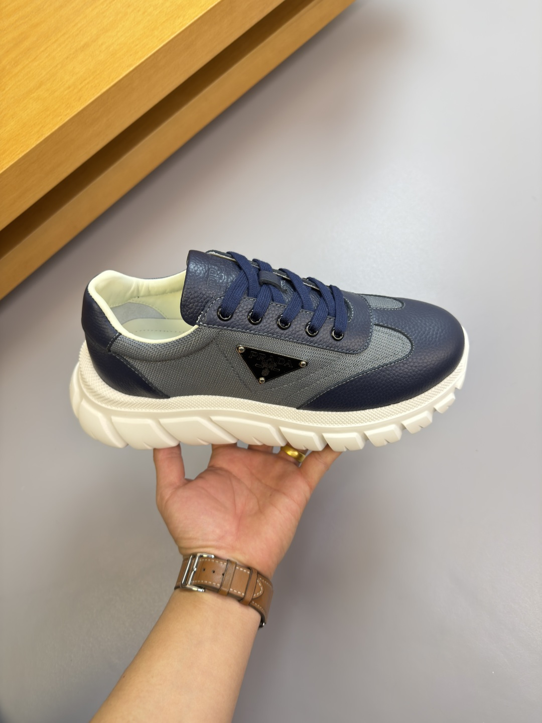 PRADA 프라다 리치 소가죽 & 캔버스 스니커즈 신발