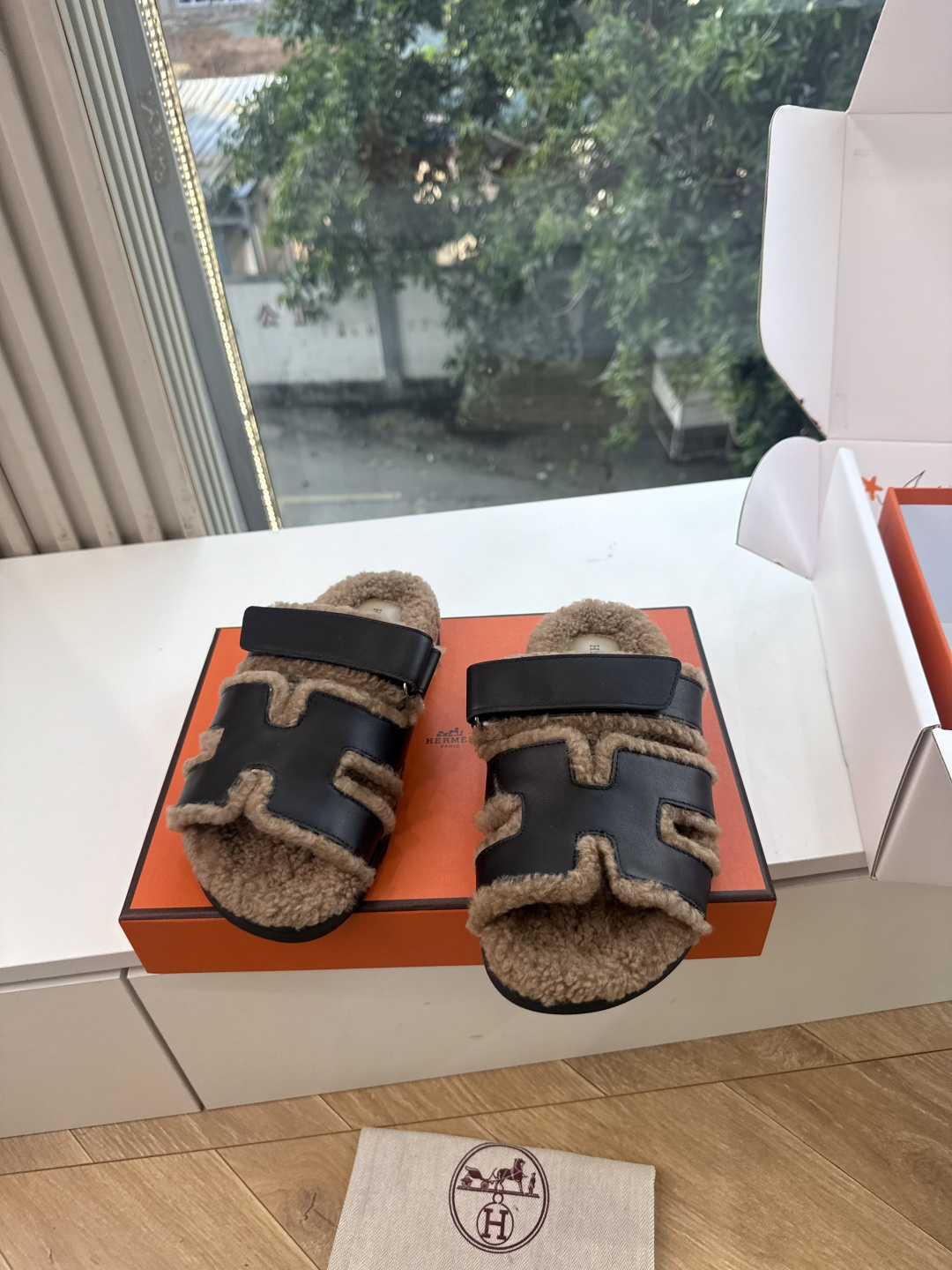 에르메스(HERMES) 시어링 퍼 뮬 슬리퍼 신발