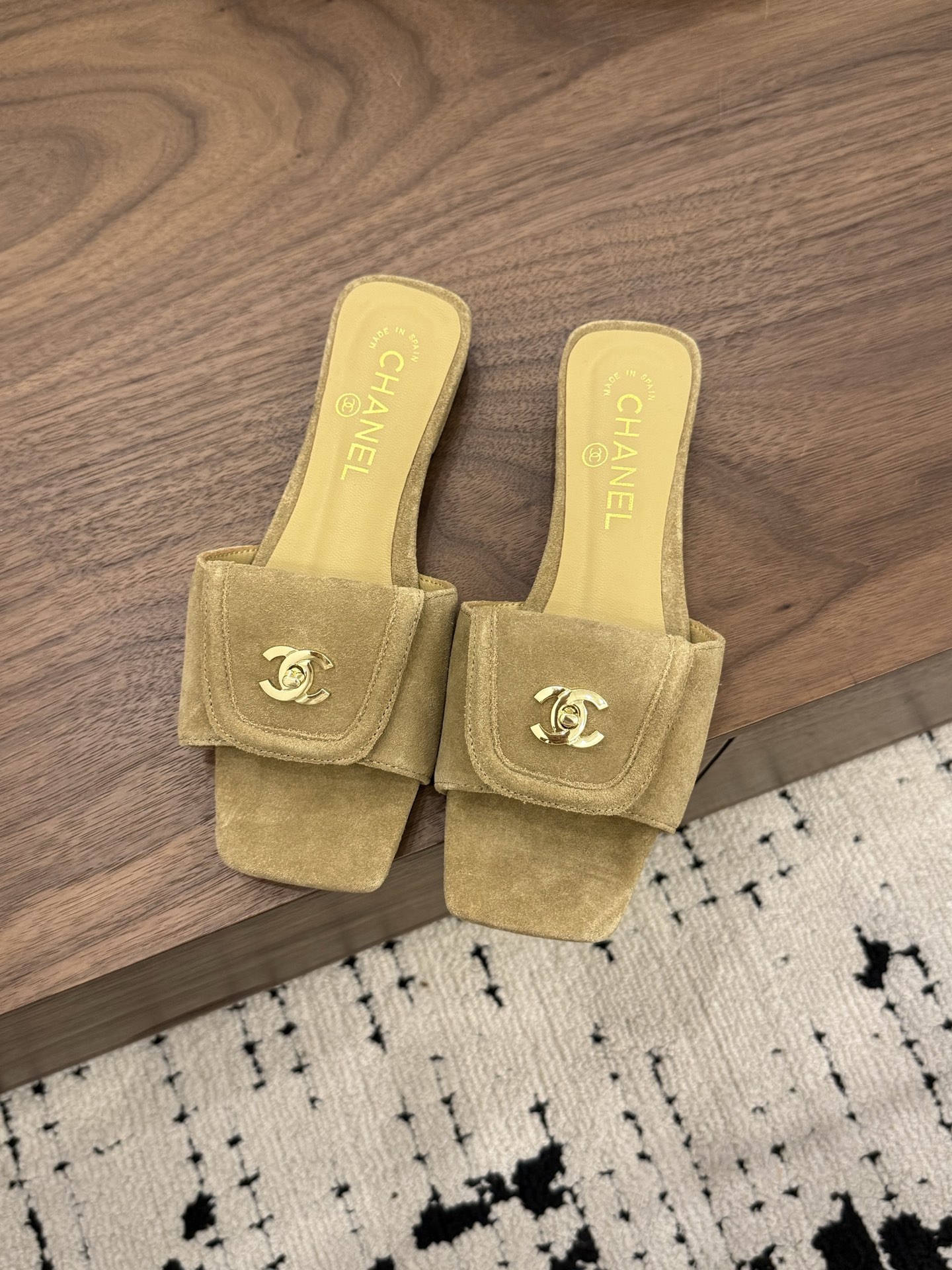 샤넬(CHANEL) 버클 스퀘어토 플랫 슬리퍼 신발