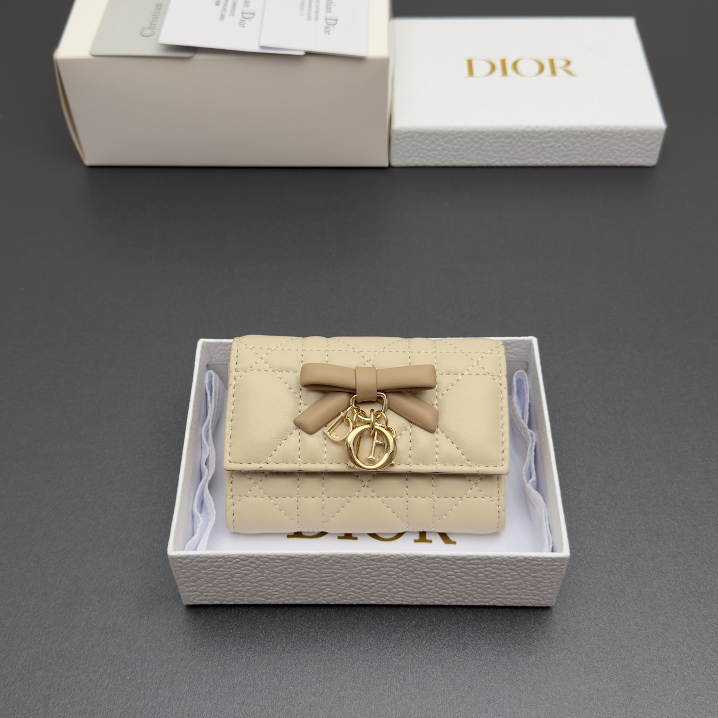 [Dior] 디올 Lady Freesia 레이디 프리지아 까나쥬 램스킨 지퍼 미니 지갑 / S2607