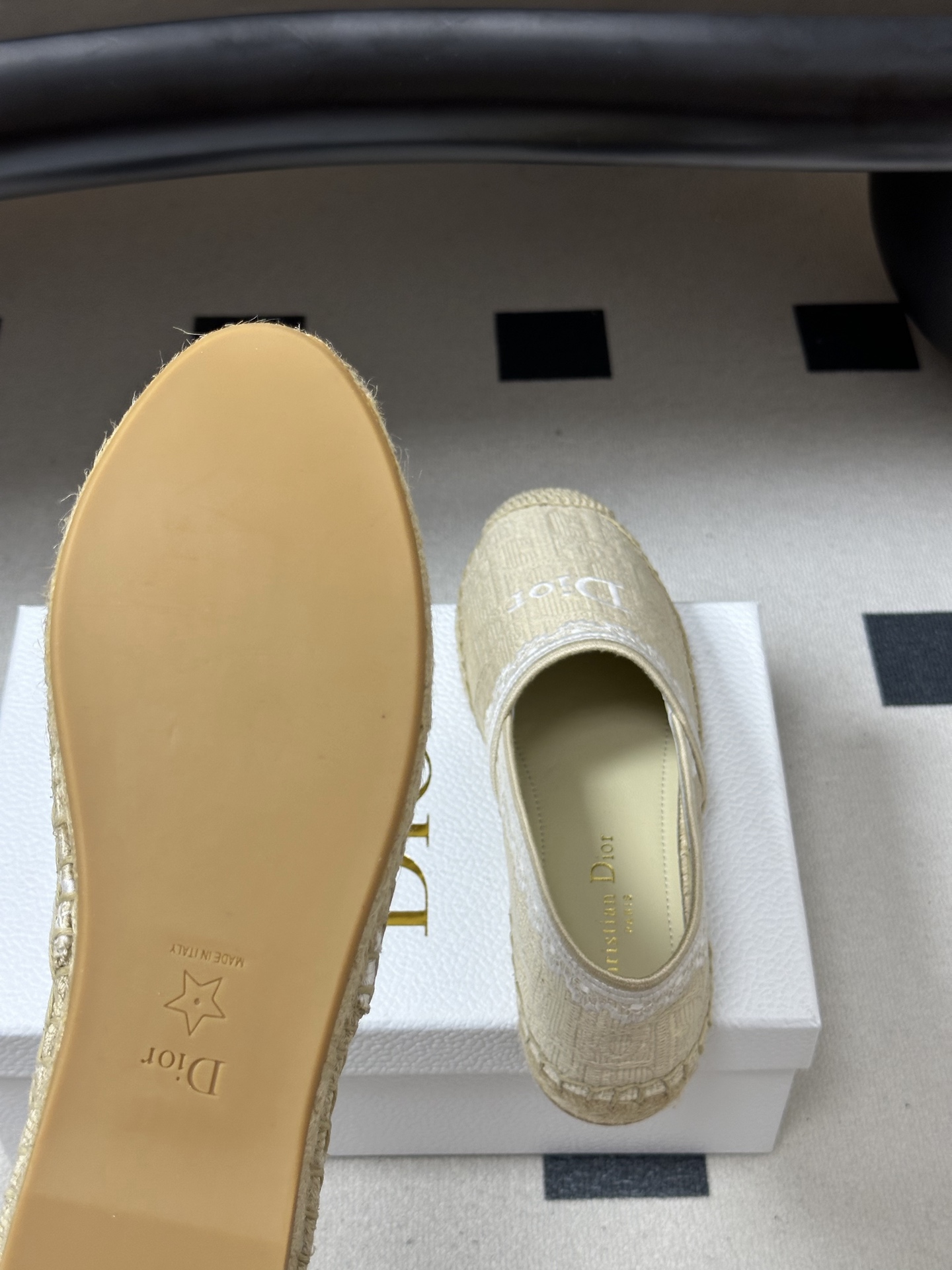 디올(DIOR) 오블리크 자수 에스파드류 슬립온 신발