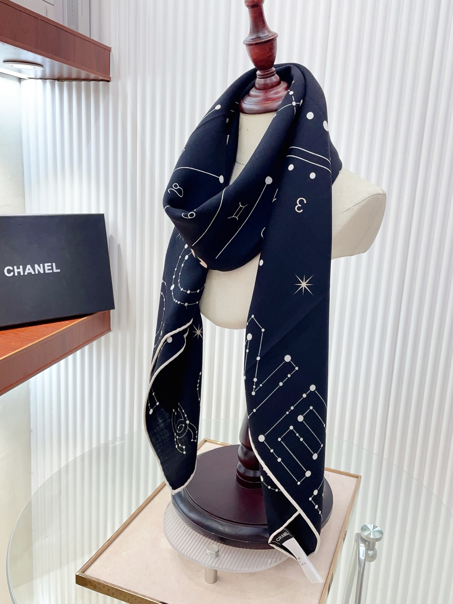 샤넬(CHANEL) 캐시미어 실크 양면 스퀘어 목도리 스카프