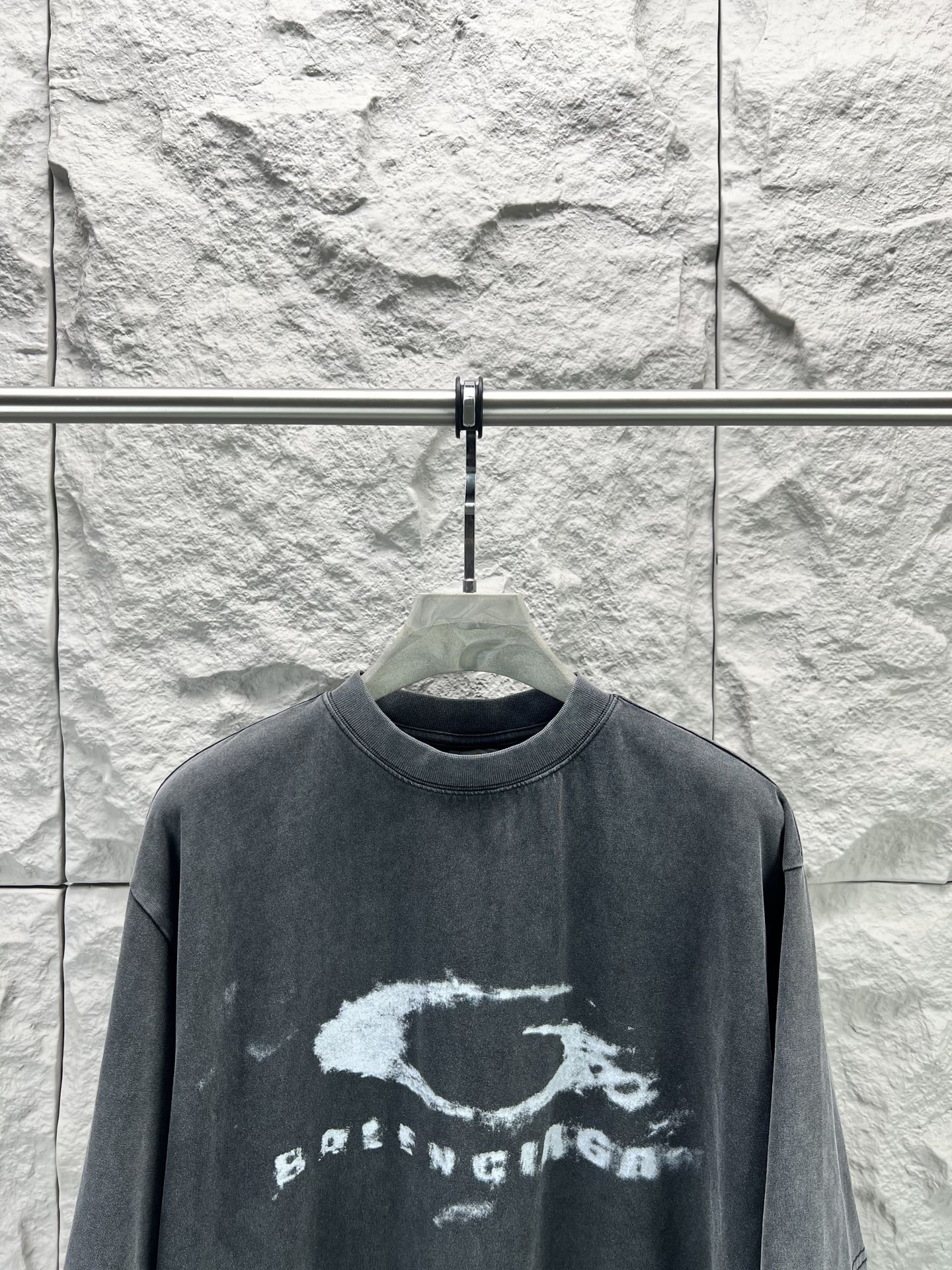 발렌시아가(BALENCIAGA) 스모크 워싱 반팔 티셔츠 의류