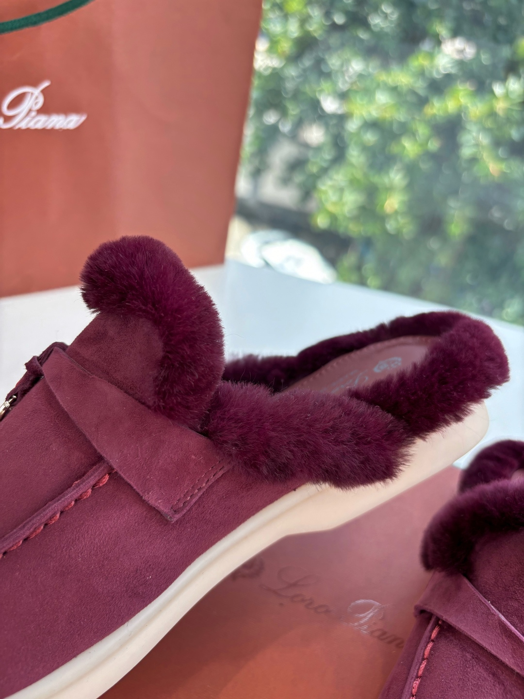 로로피아나(Loro Piana) 커플 퍼 트리밍 스웨이드 뮬 슬리퍼 신발