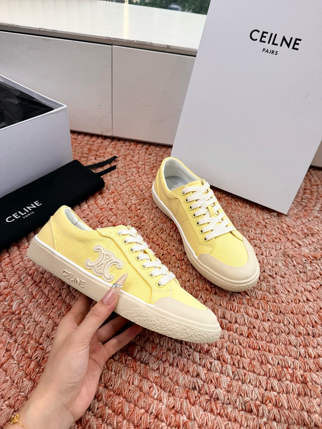 셀린느(CELINE) 트리오페 로고 스니커즈 신발