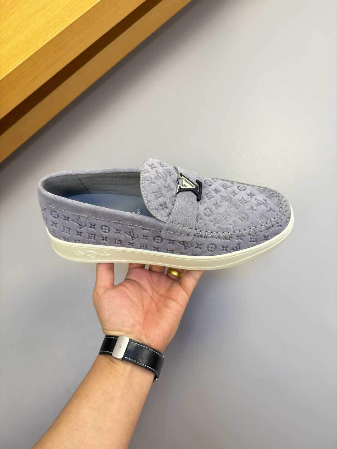 [Louis Vuitton] LV 루이비통 프리미엄 스웨이드 엠보싱 메탈버클 캐주얼 로퍼 신발