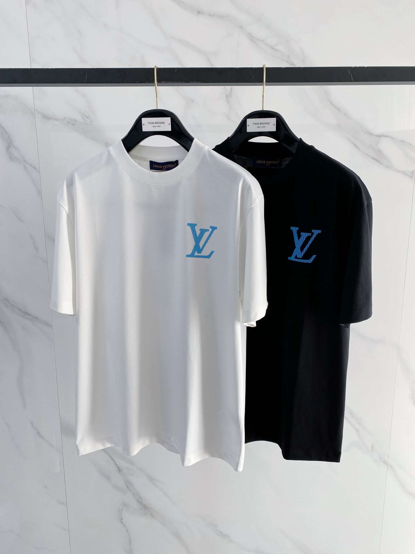 루이비통(LV) 백 레터링 프린트 반팔 티셔츠 상의 의류