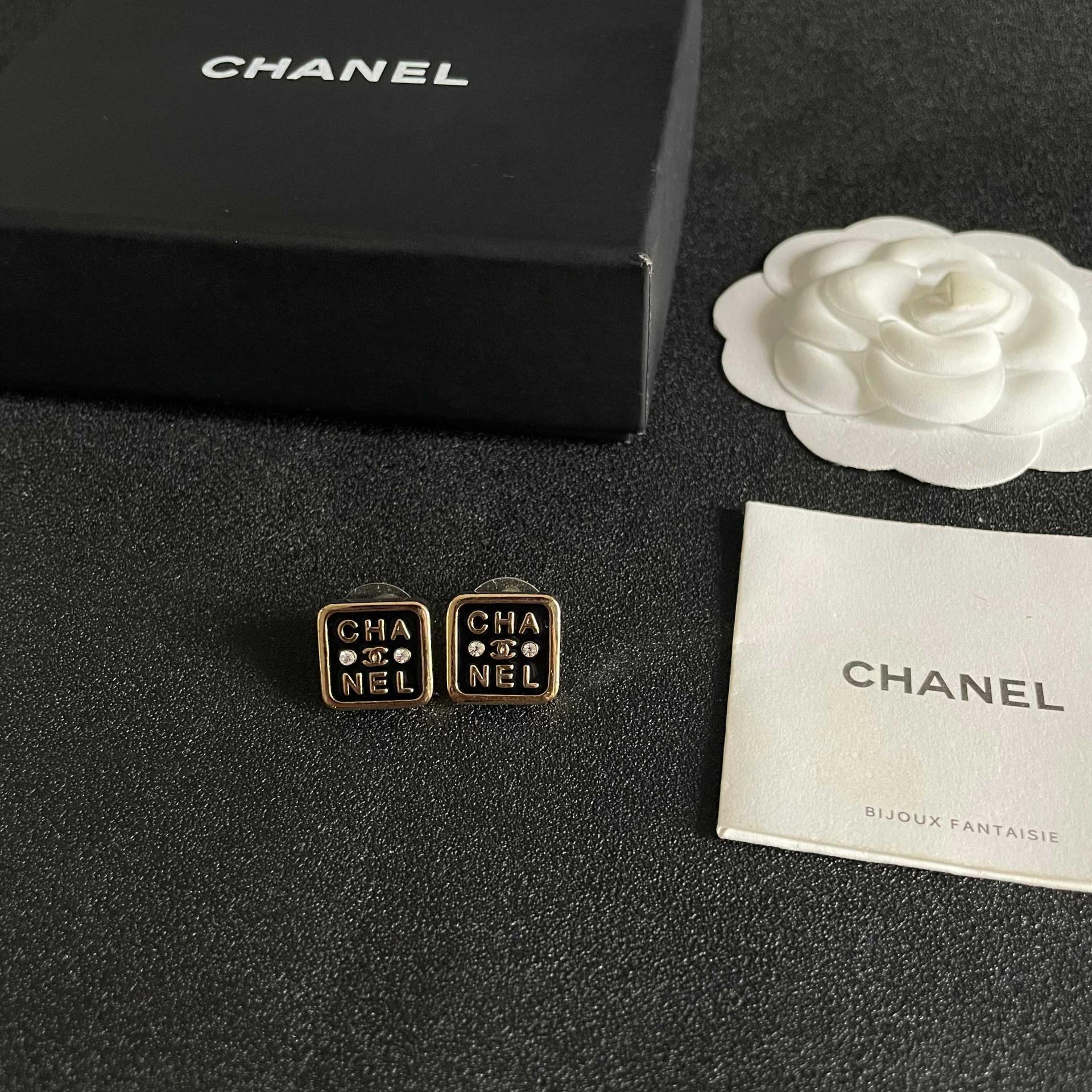 샤넬(CHANEL) 네모 귀걸이 액세서리
