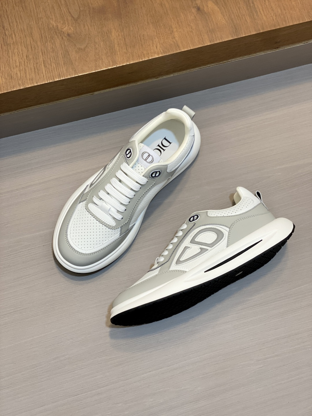 [Dior] 디올 시그니처 엠보스 & 패브릭 콤비 스니커즈 신발