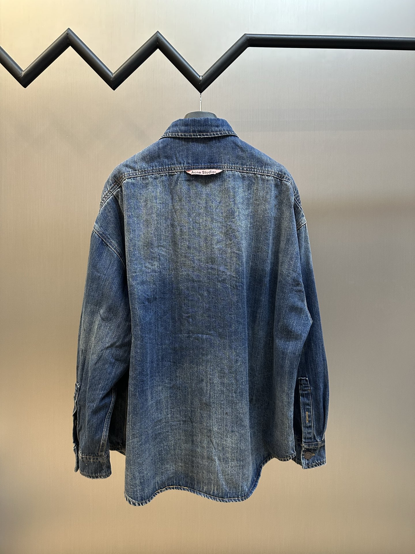 아크네 스튜디오(ACNE STUDIOS) 페인팅 워싱 데님 셔츠 의류
