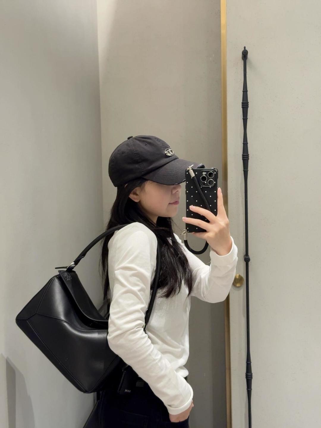 Loewe 로에베 페더라이트(Featherlight Puzzle) 퍼즐 미디엄 핸드백 가방