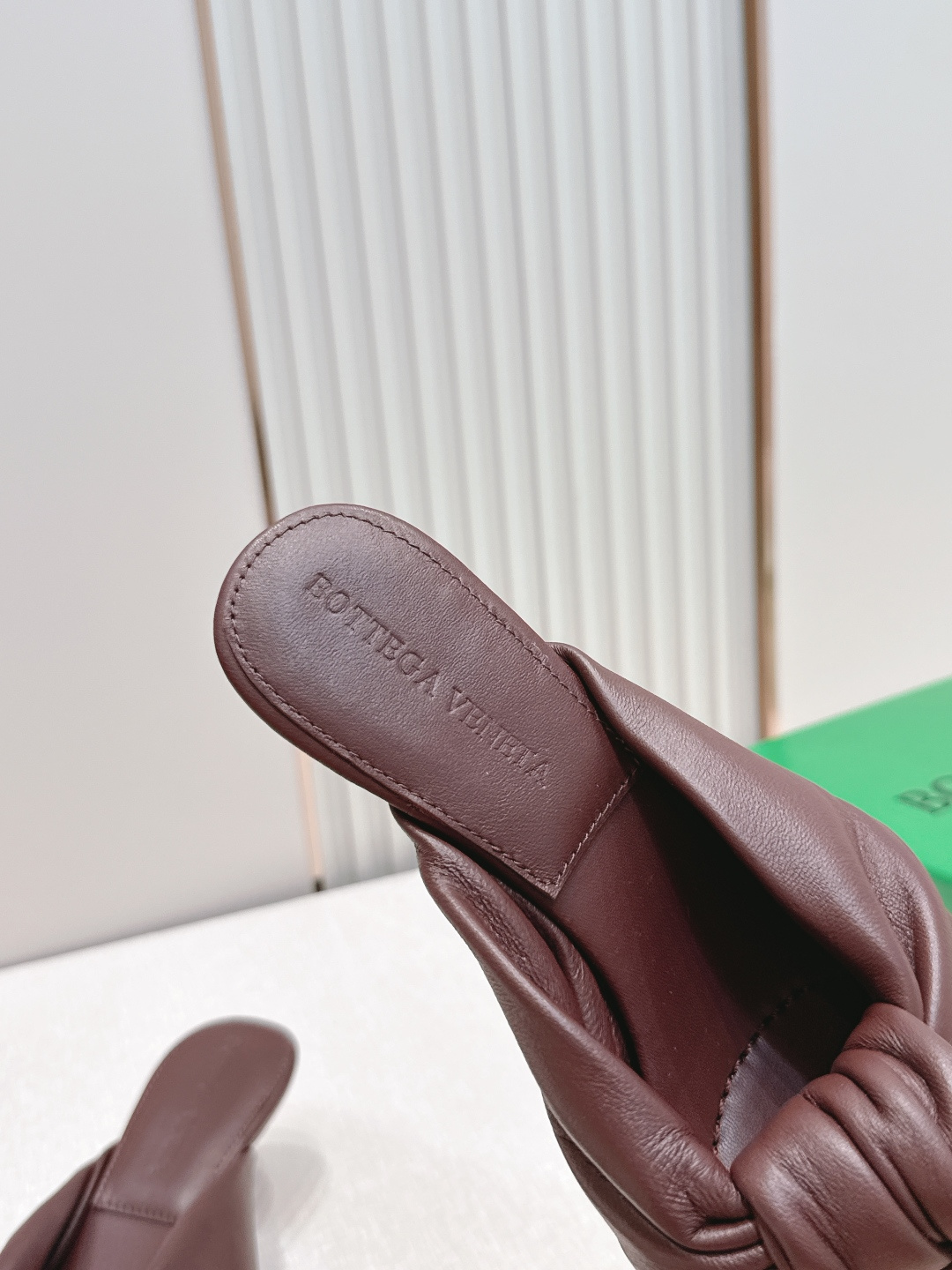 보테가 베네타(BOTTEGA VENETA) 체리 트위스트 뮬 힐 신발