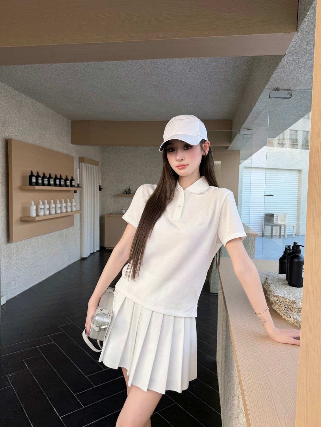 디올(DIOR) 메달리온 로고 자수 반팔 폴로 티셔츠 상의 의류