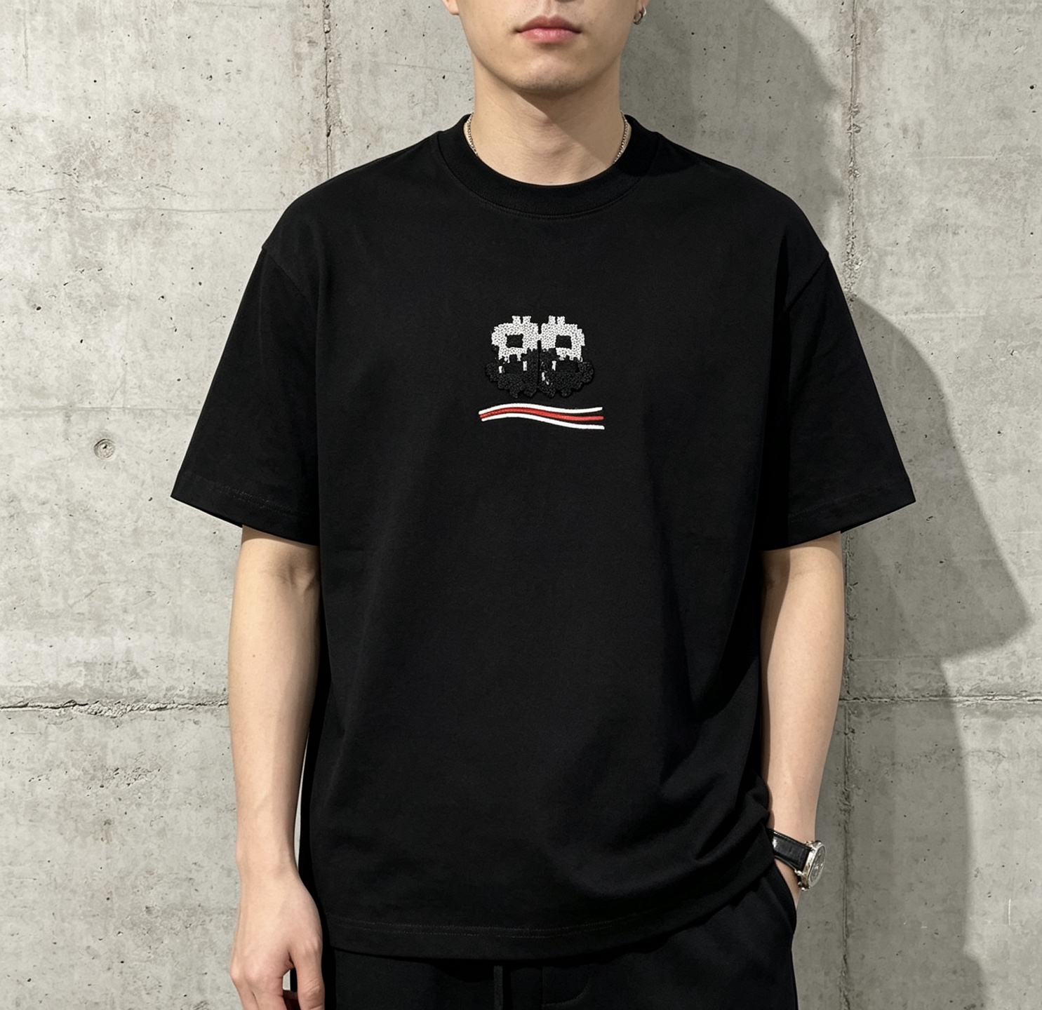 발렌시아가(BALENCIAGA) 픽셀 자수 반팔 티셔츠 의류