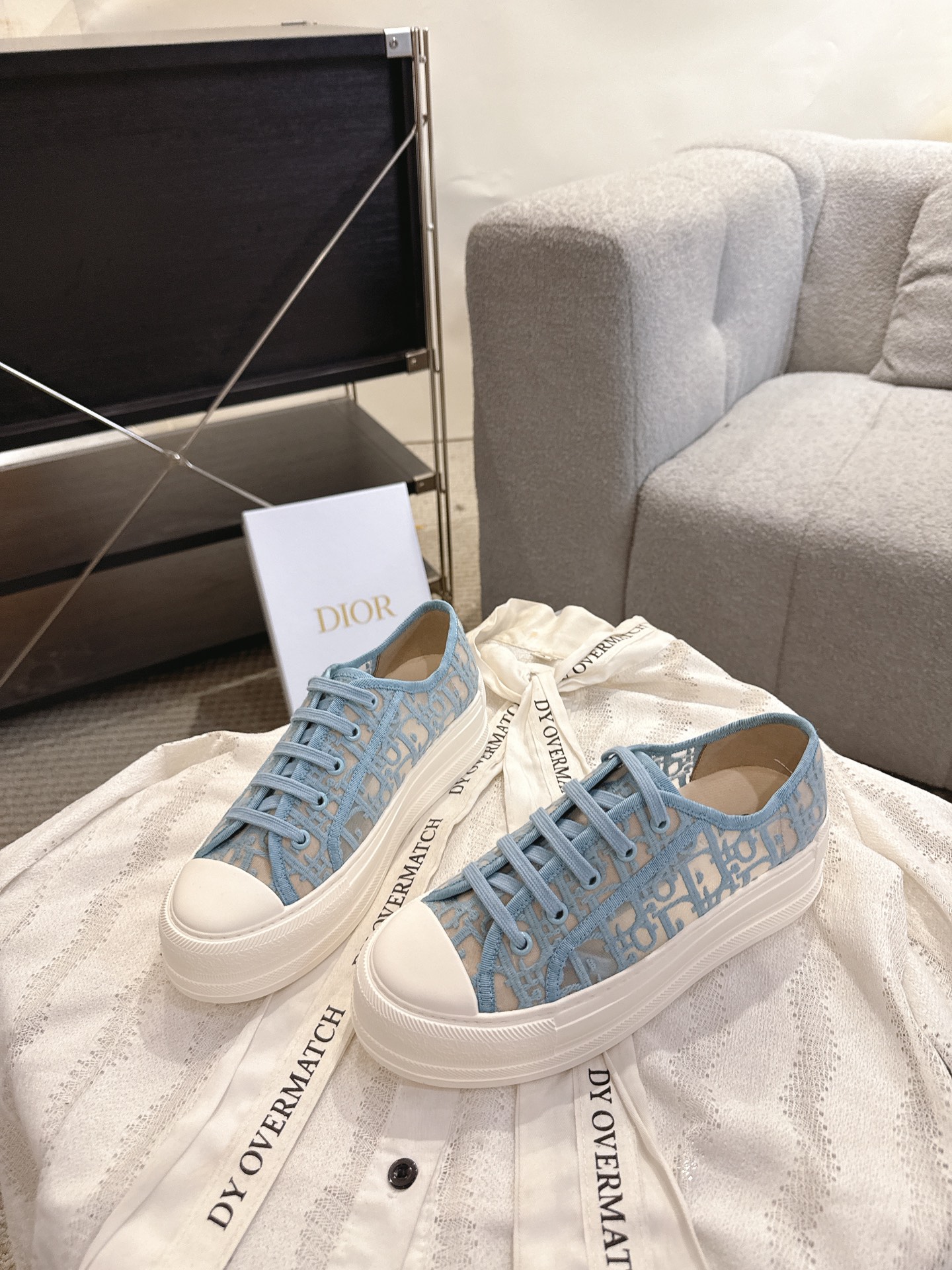 디올(DIOR) 메쉬 자수 레이스업 로우탑 스니커즈 신발