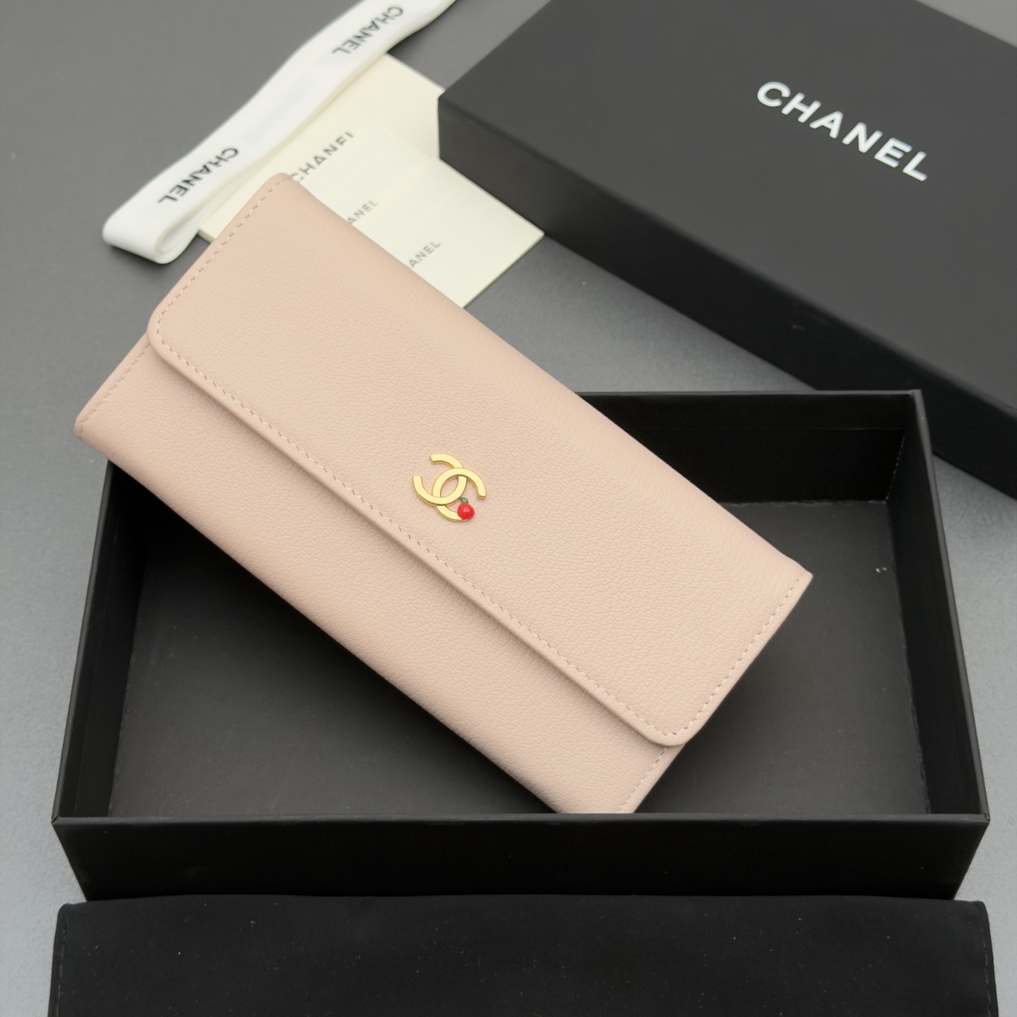 [Chanel] 샤넬 메탈 로고 플랩 롱 월렛 장지갑