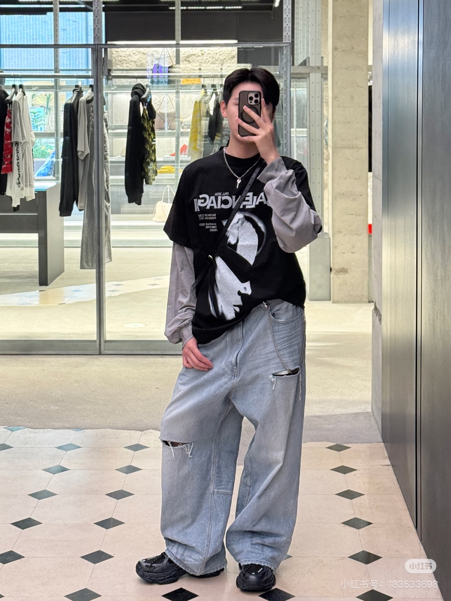 발렌시아가(BALENCIAGA) 다크 시리즈 인물 프린트 반팔 티셔츠 의류