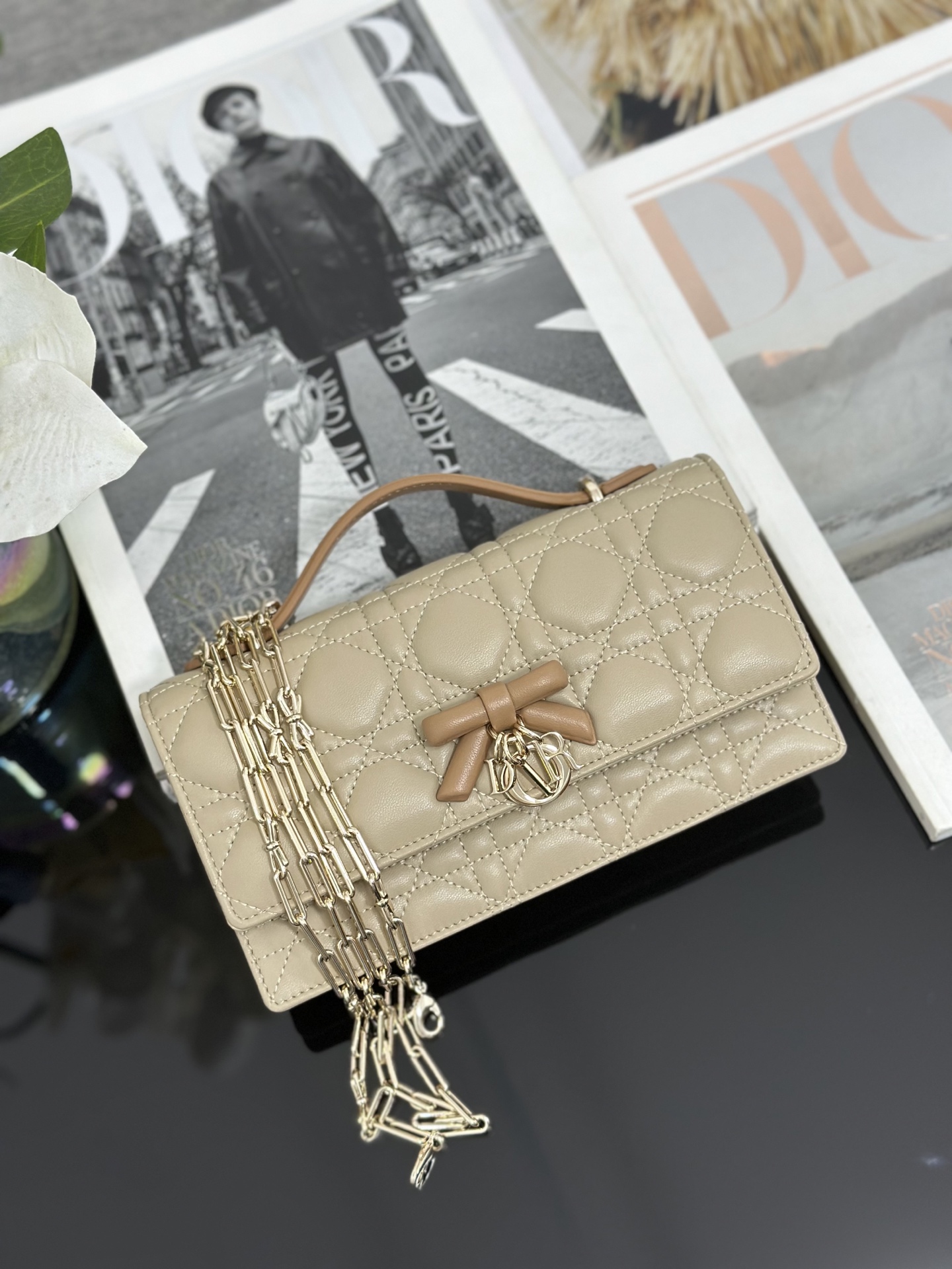 [Dior] 디올 미스 디올(Miss Dior) 보우 램스킨 탑핸들 체인 파우치 (WOC) 가방