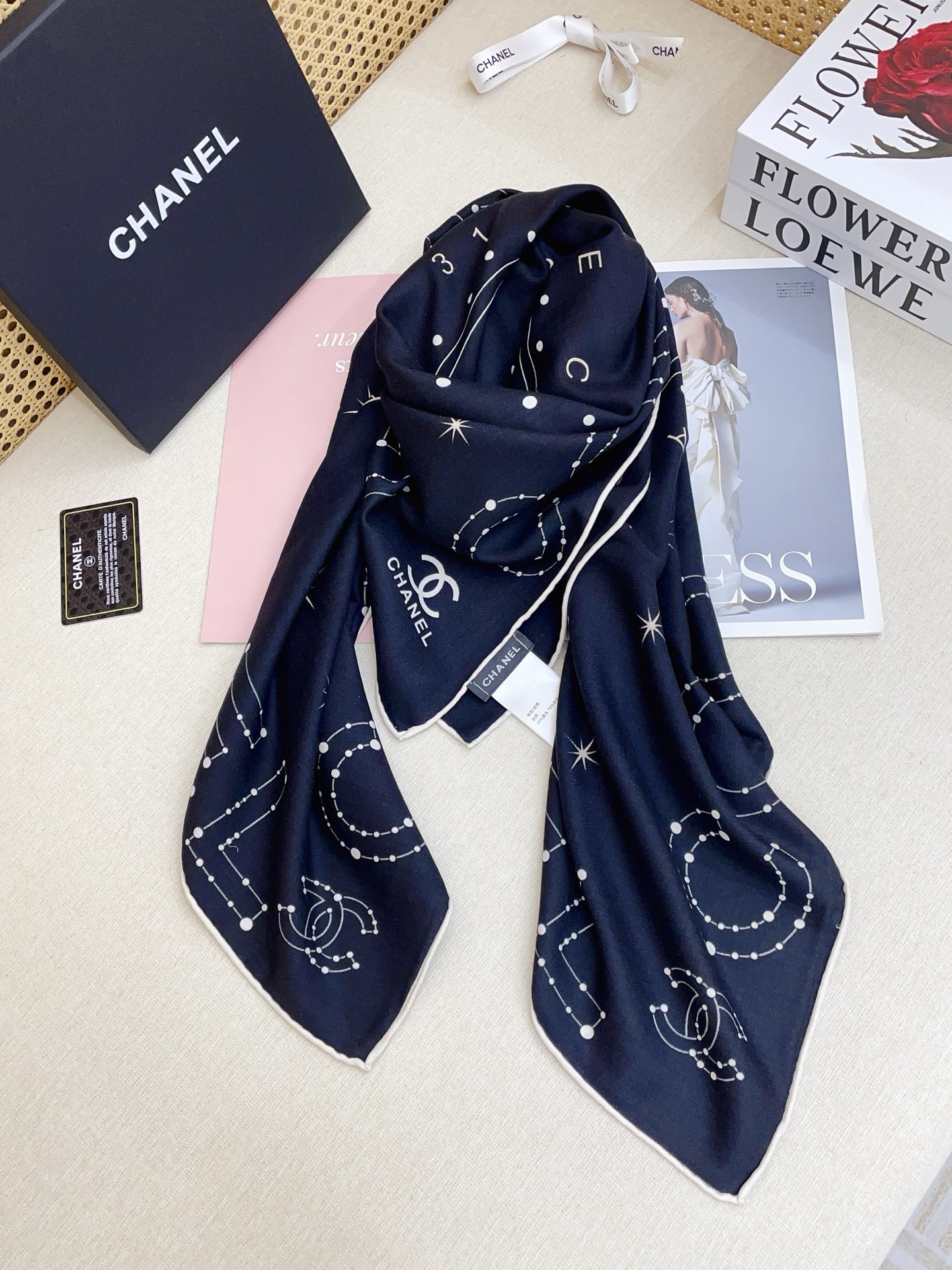 샤넬(CHANEL) 캐시미어 실크 양면 스퀘어 목도리 스카프