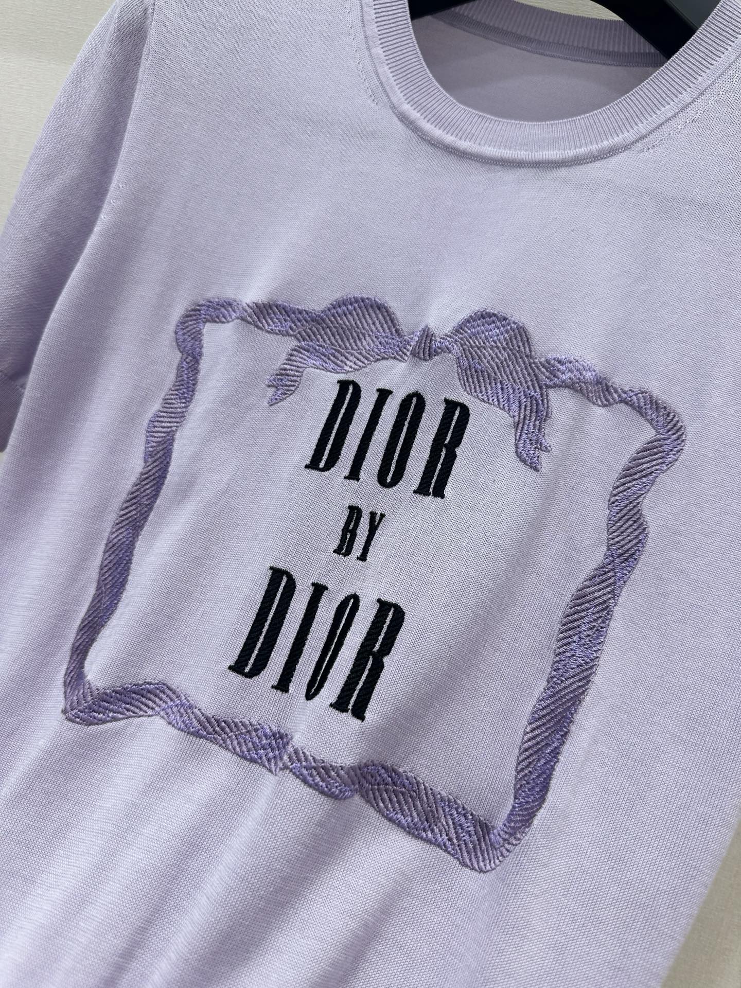 디올(DIOR) 레터링 레이스 자수 라운드넥 반팔 니트 상의 의류