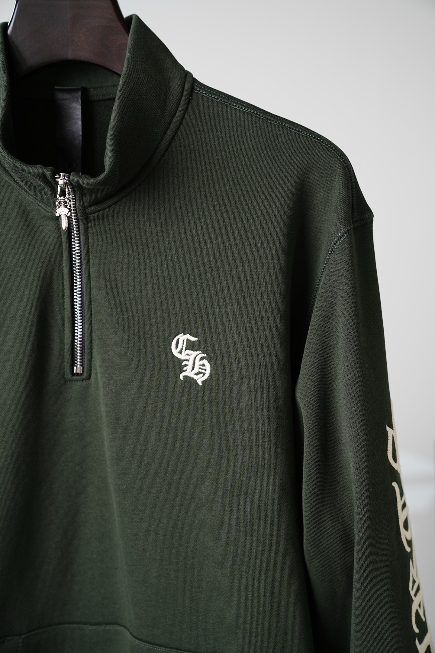 크롬하츠(CHROME HEARTS) 자수 하프집업 맨투맨 상의 의류