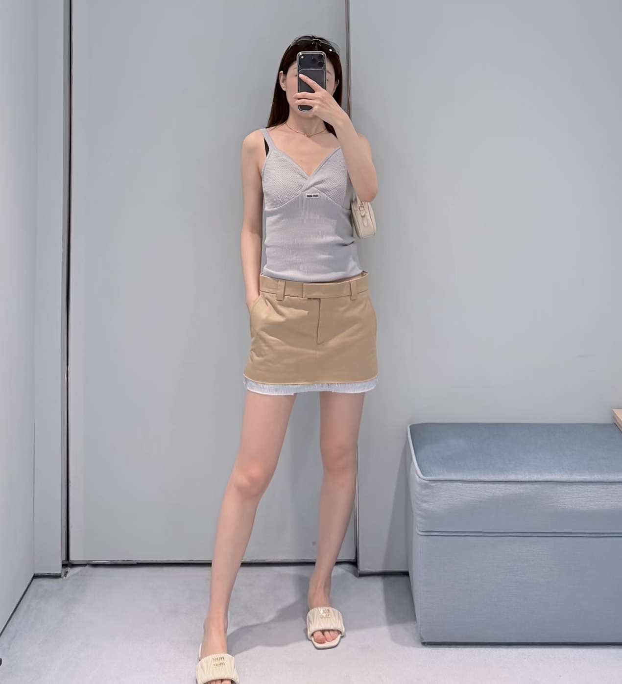 미우미우(MIUMIU) 카키 미니 스커트 의류