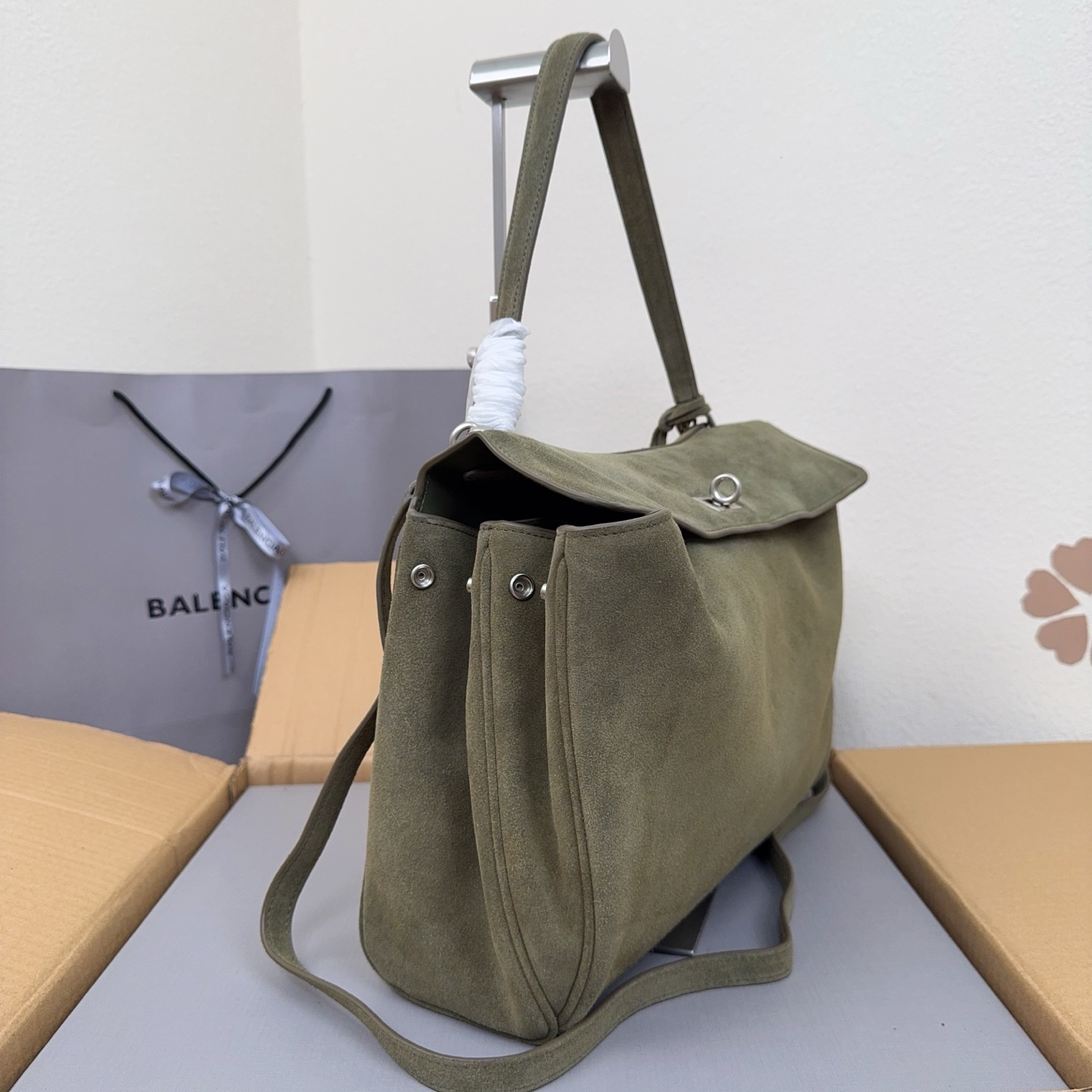 BALENCIAGA 발렌시아가 Rodeo 로데오 미디엄 핸드백 (스웨이드 누벅 / 램스킨 라이닝) 가방