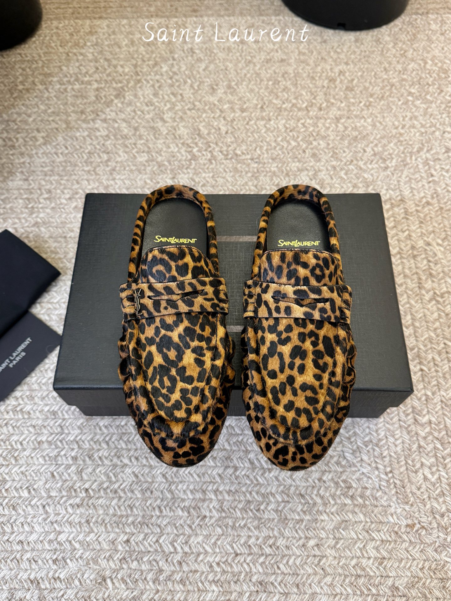생로랑(SAINT LAURENT) 스웨이드 페니 백리스 로퍼 신발