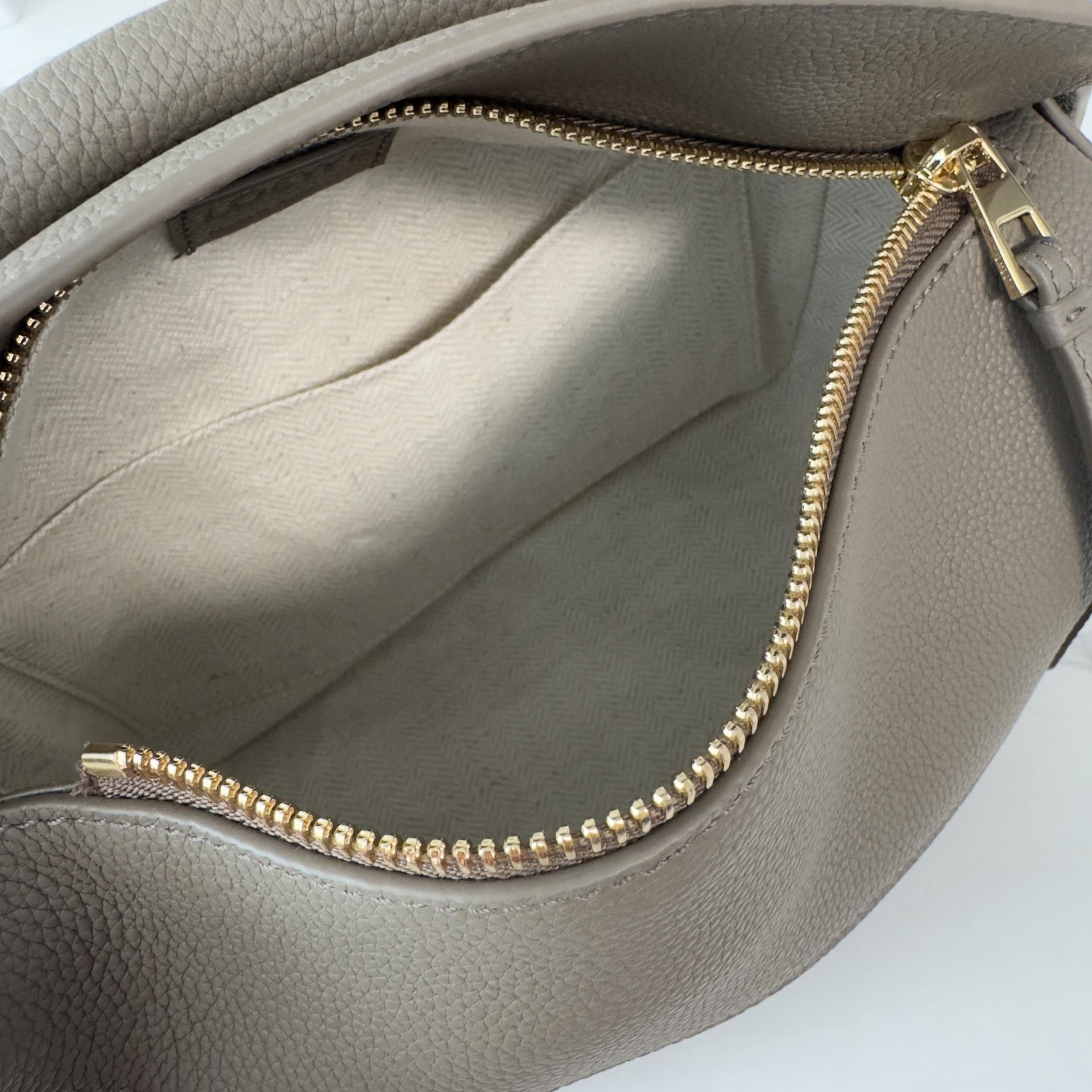 Loewe Puzzle Edge 로에베 퍼즐 스몰 백 가방