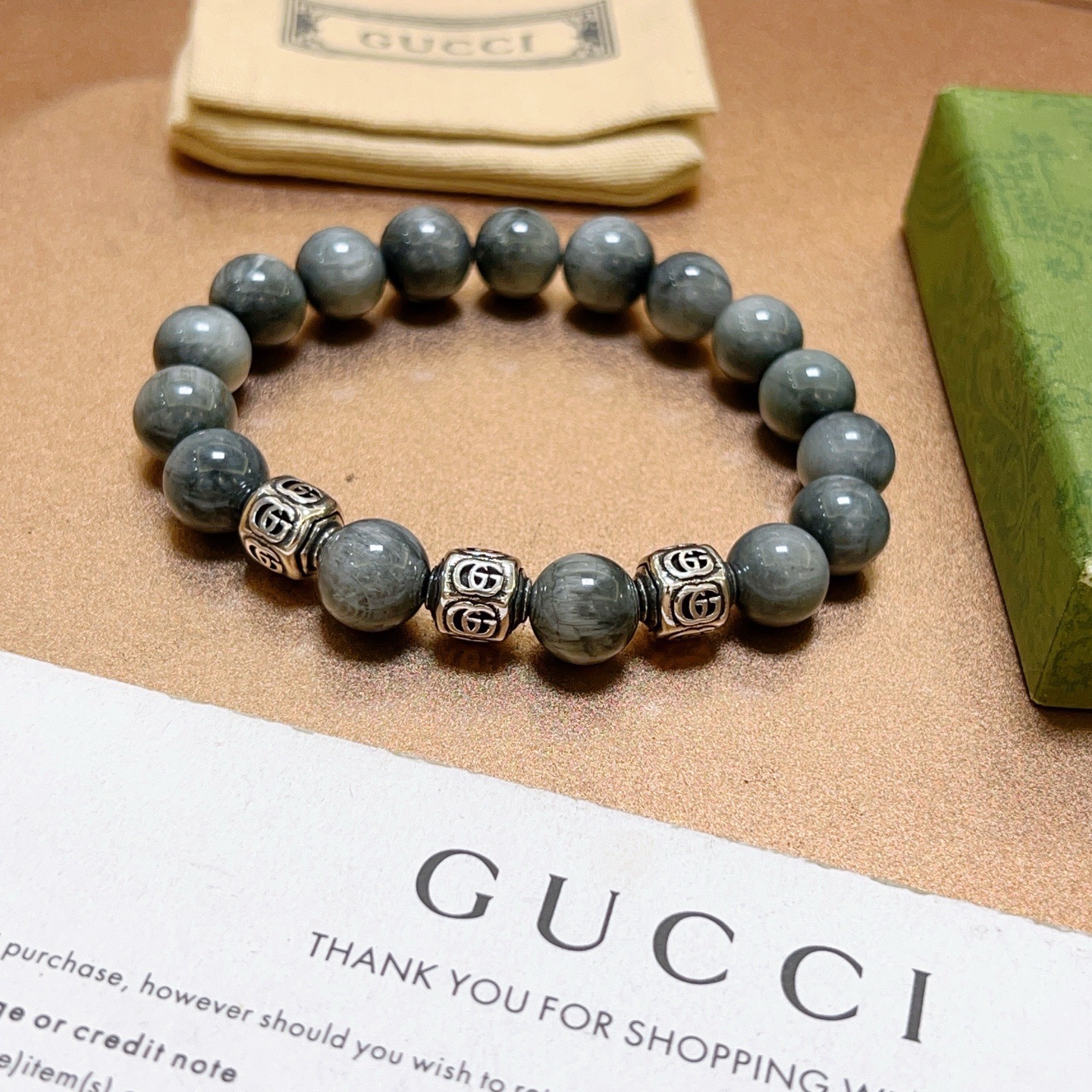 구찌(GUCCI) 더블 G 그레이 크리스탈 비즈 팔찌 악세사리