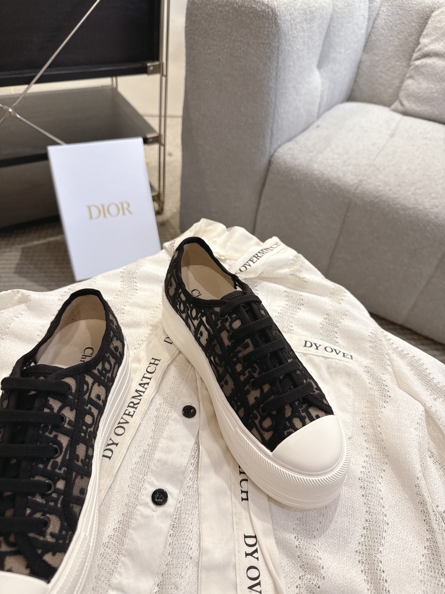 디올(DIOR) 메쉬 자수 레이스업 로우탑 스니커즈 신발
