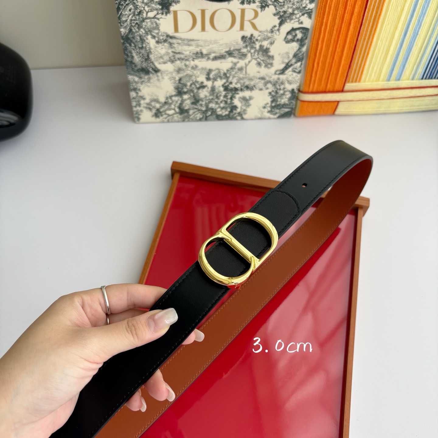 디올(DIOR) 리버서블 카프스킨 메탈 버클 벨트