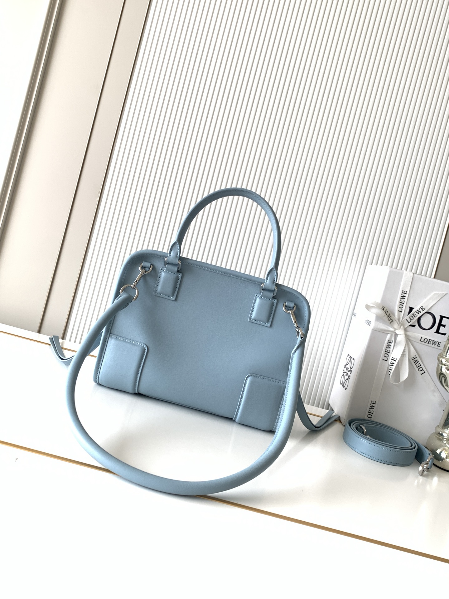 Loewe 로에베 아마조나(Amazona) 180 스몰 핸드백 (아이스 블루) 가방